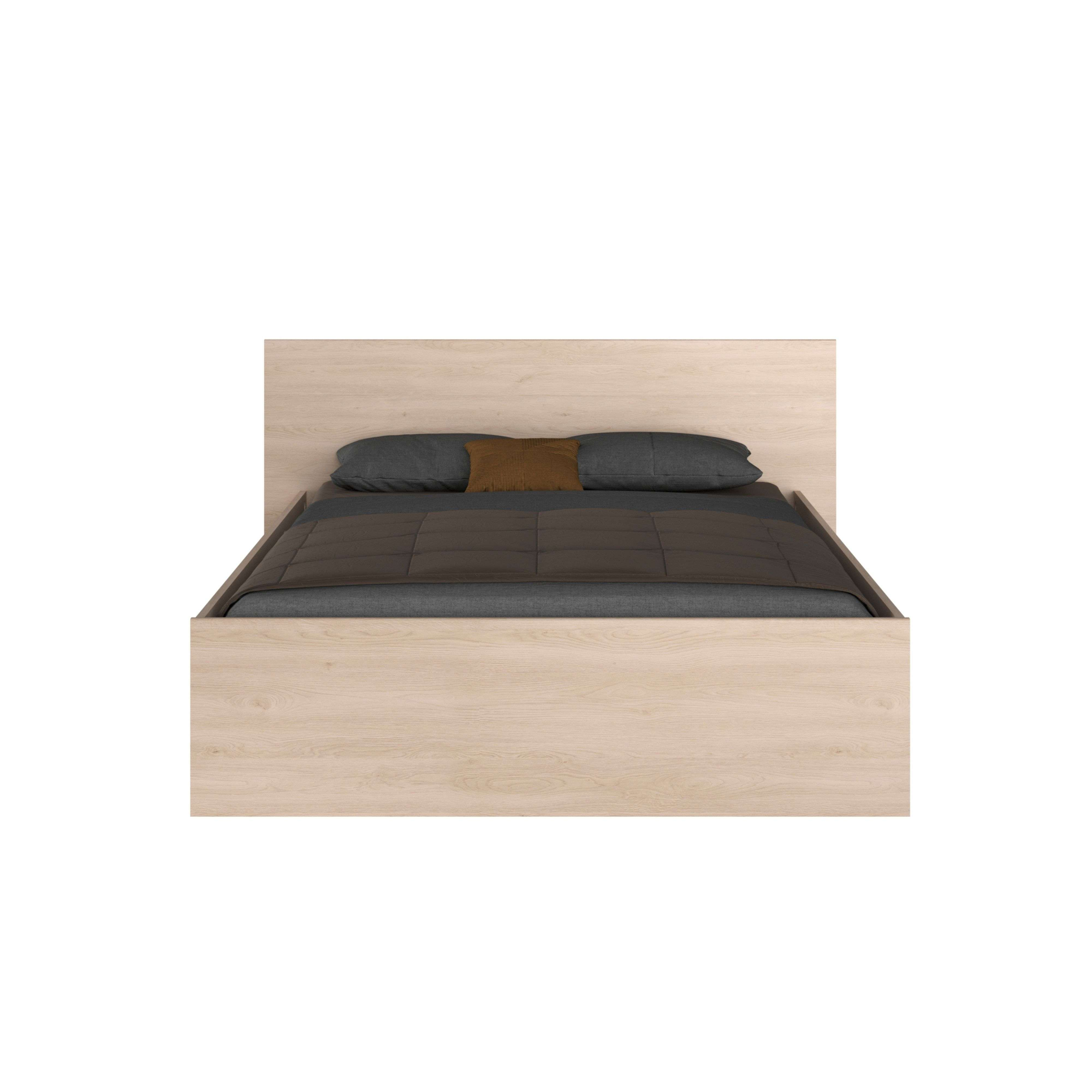 Una cama de madera clara con ropa de cama oscura y una almohada marrón.