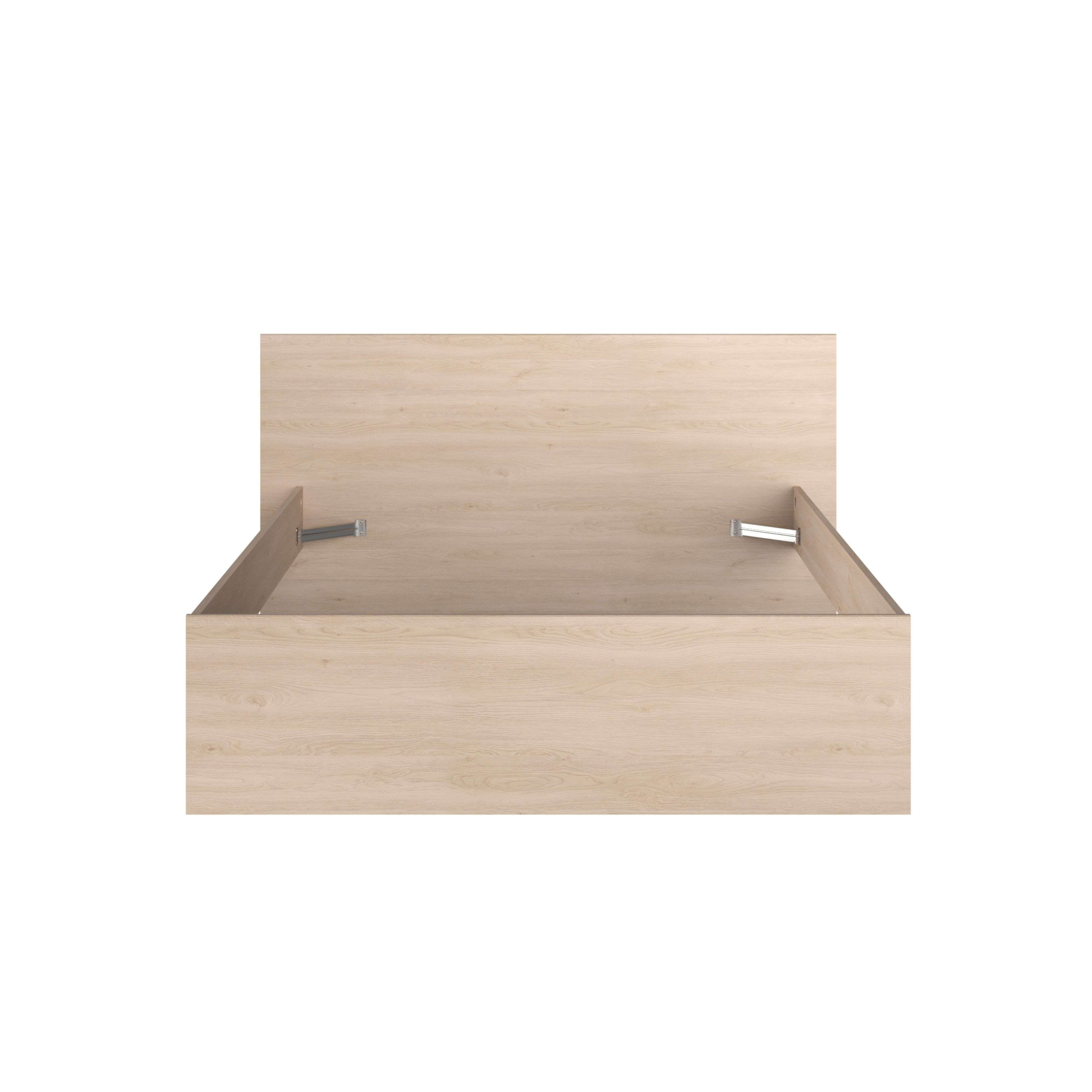 Un somier de madera clara con cabecero y soportes metálicos.