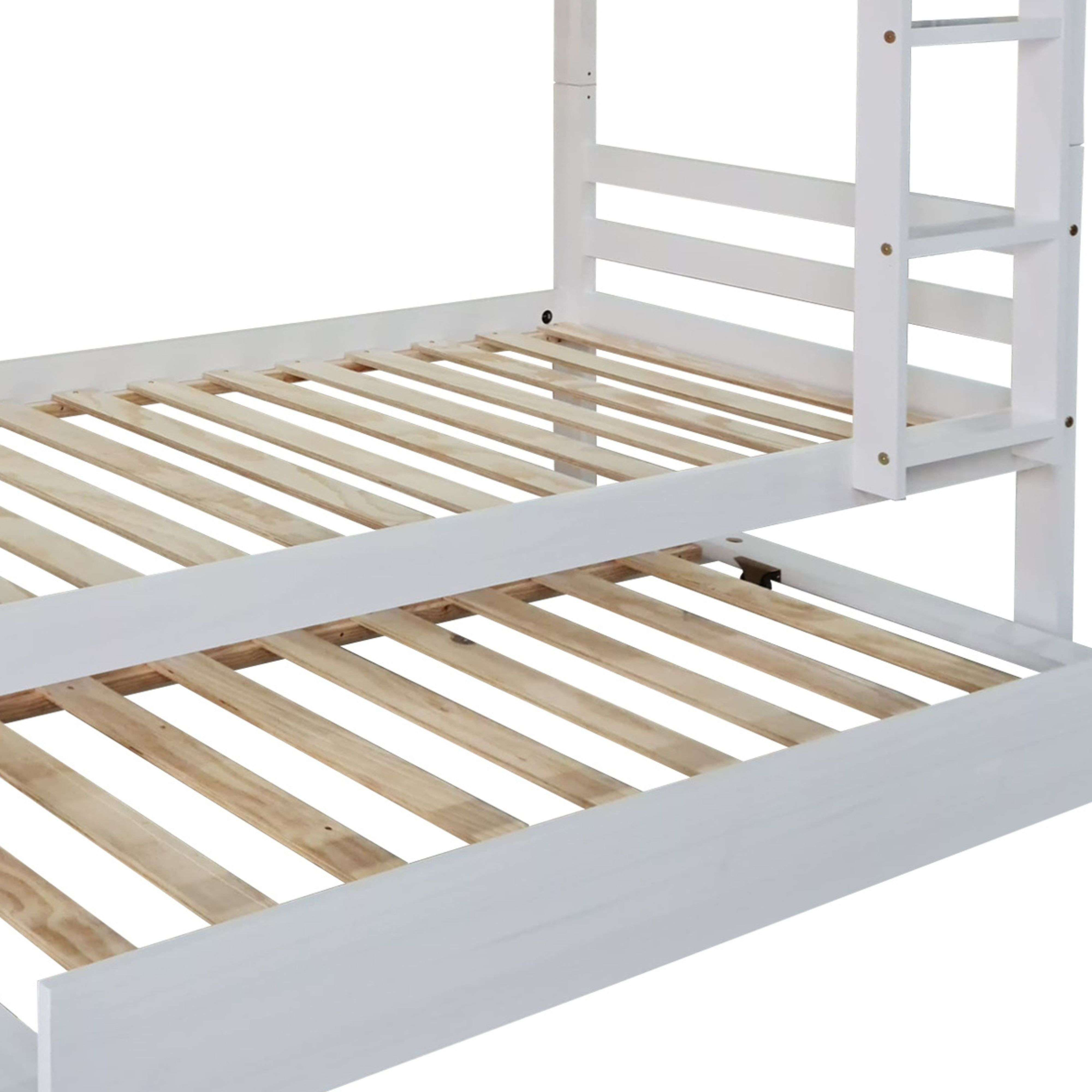 Literas blancas de madera con bases de listones. Vista cercana de las lamas.