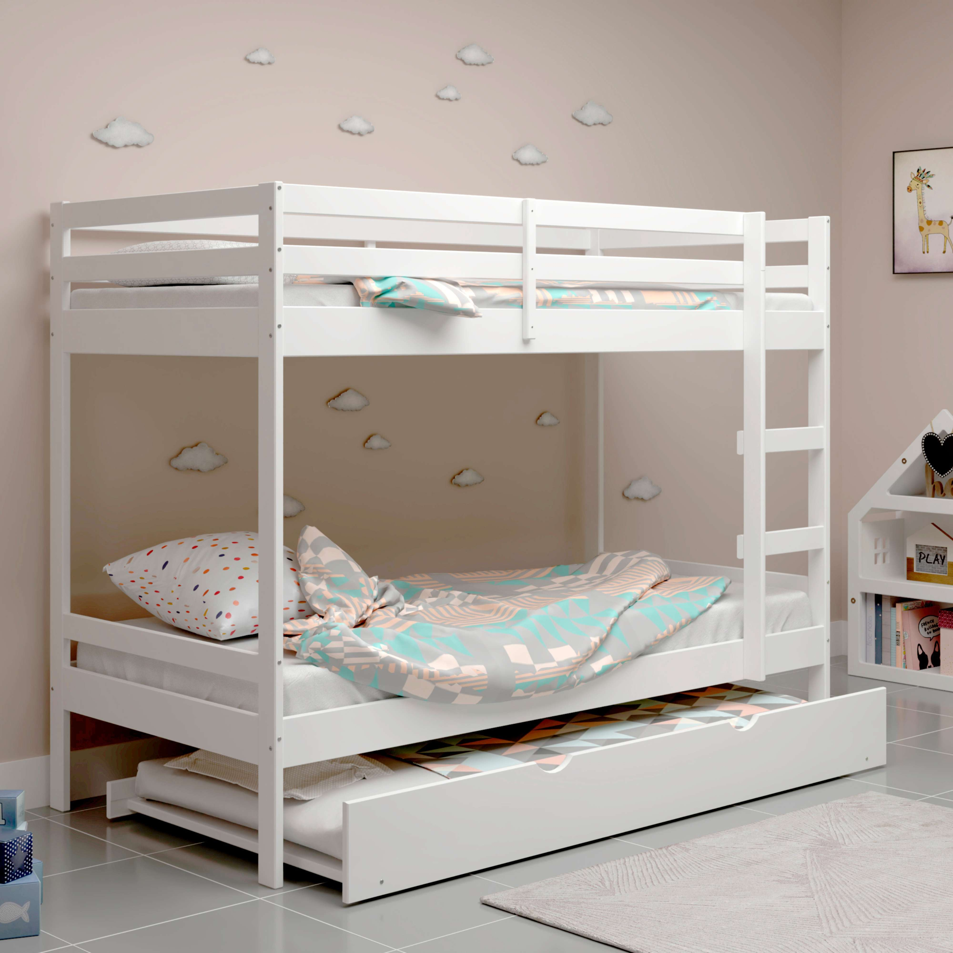Una litera blanca con cama nido, decoración de nubes y ropa de cama colorida.
