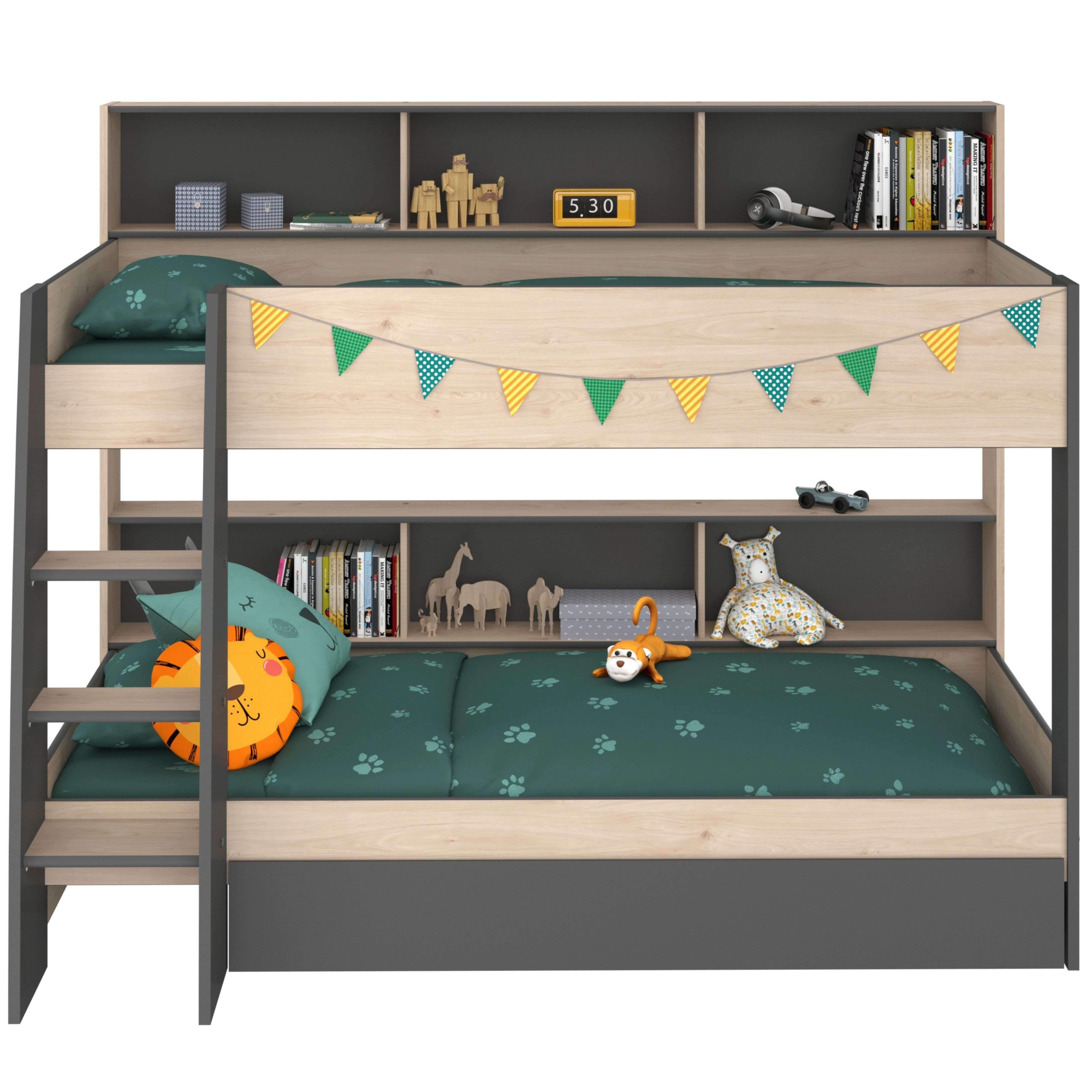Una litera con juguetes, libros y ropa de cama con temática de animales.
