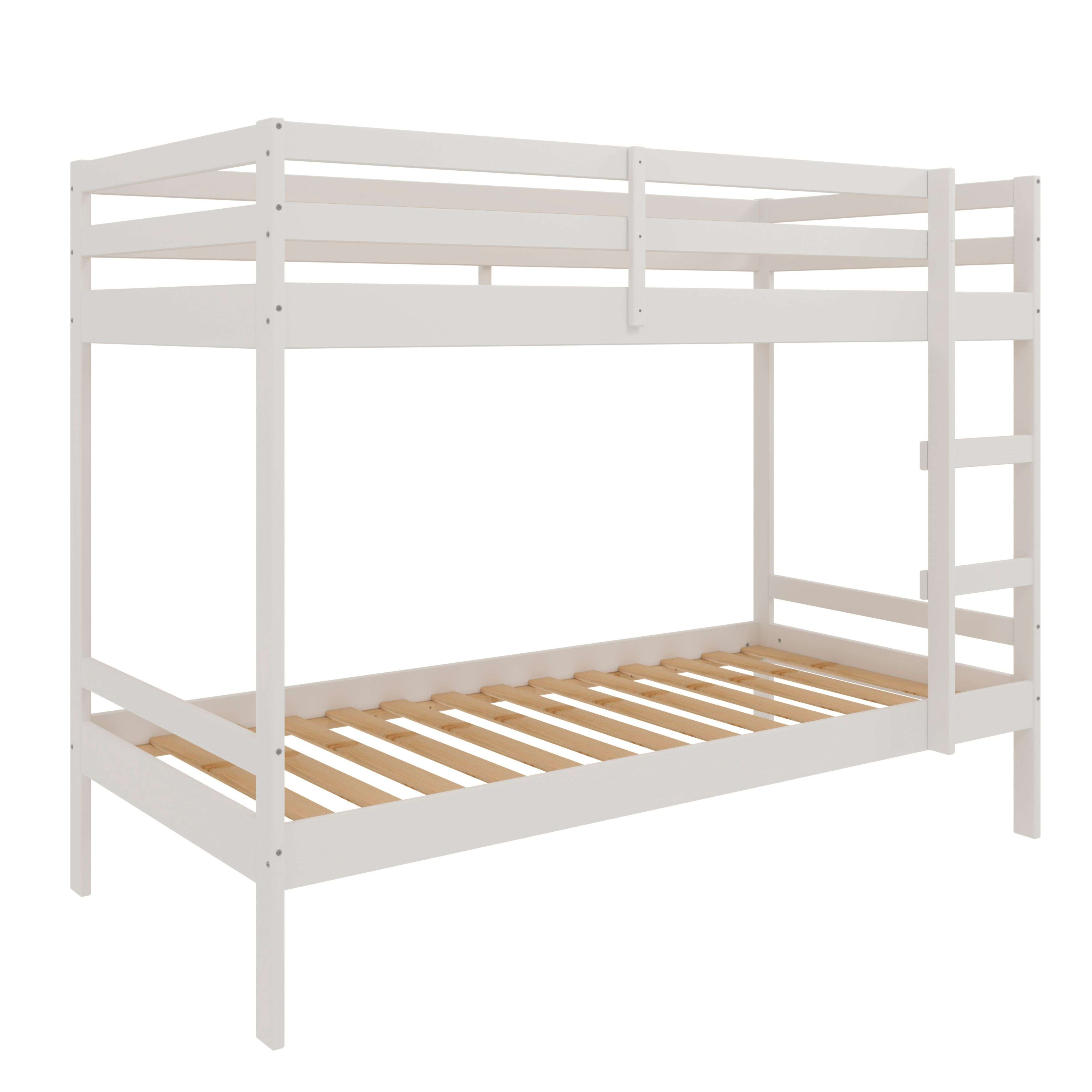 Una litera de madera blanca con base de listones. Peldaños de escalera laterales.