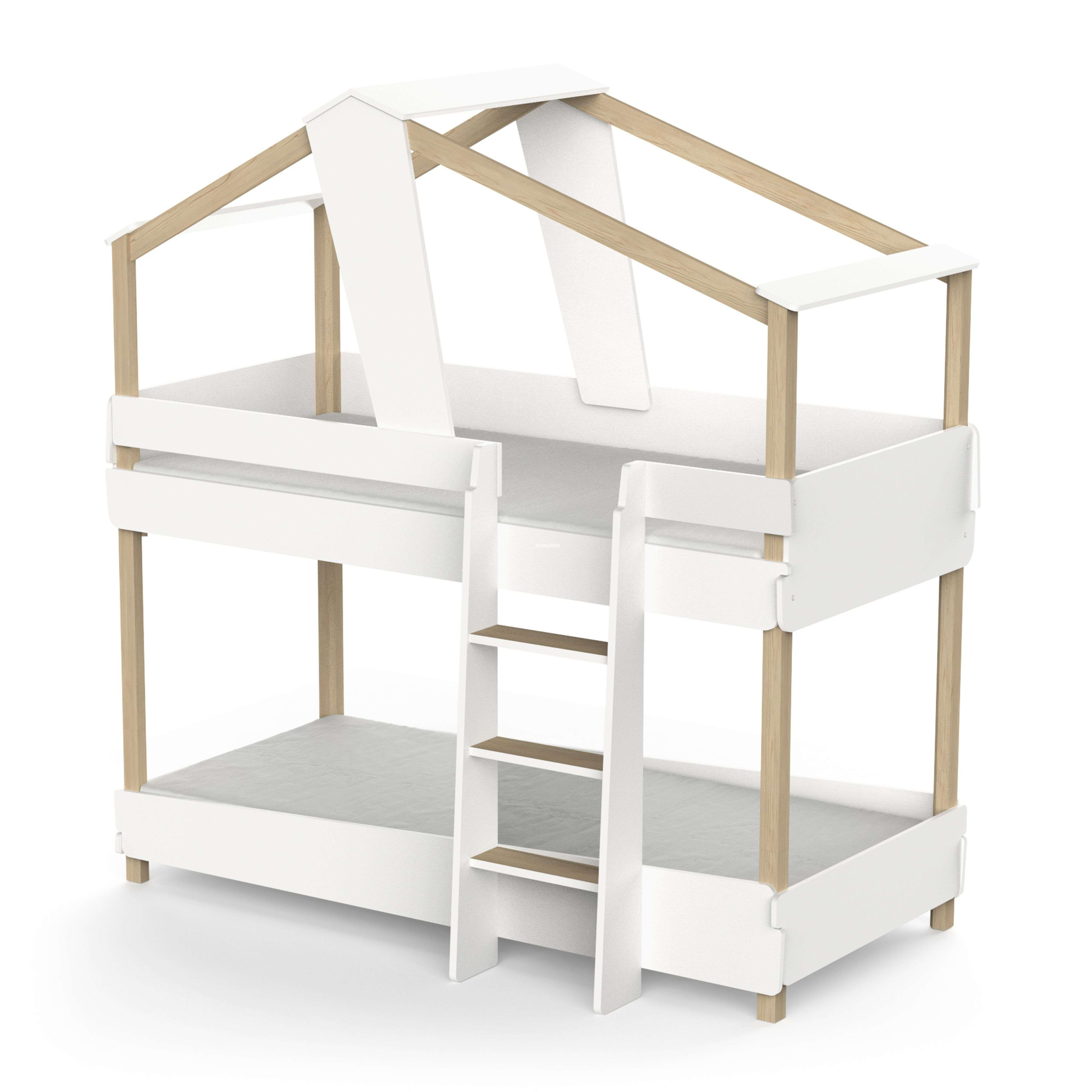 Una litera blanca y de madera con motivo de techo, escalera y colchones.