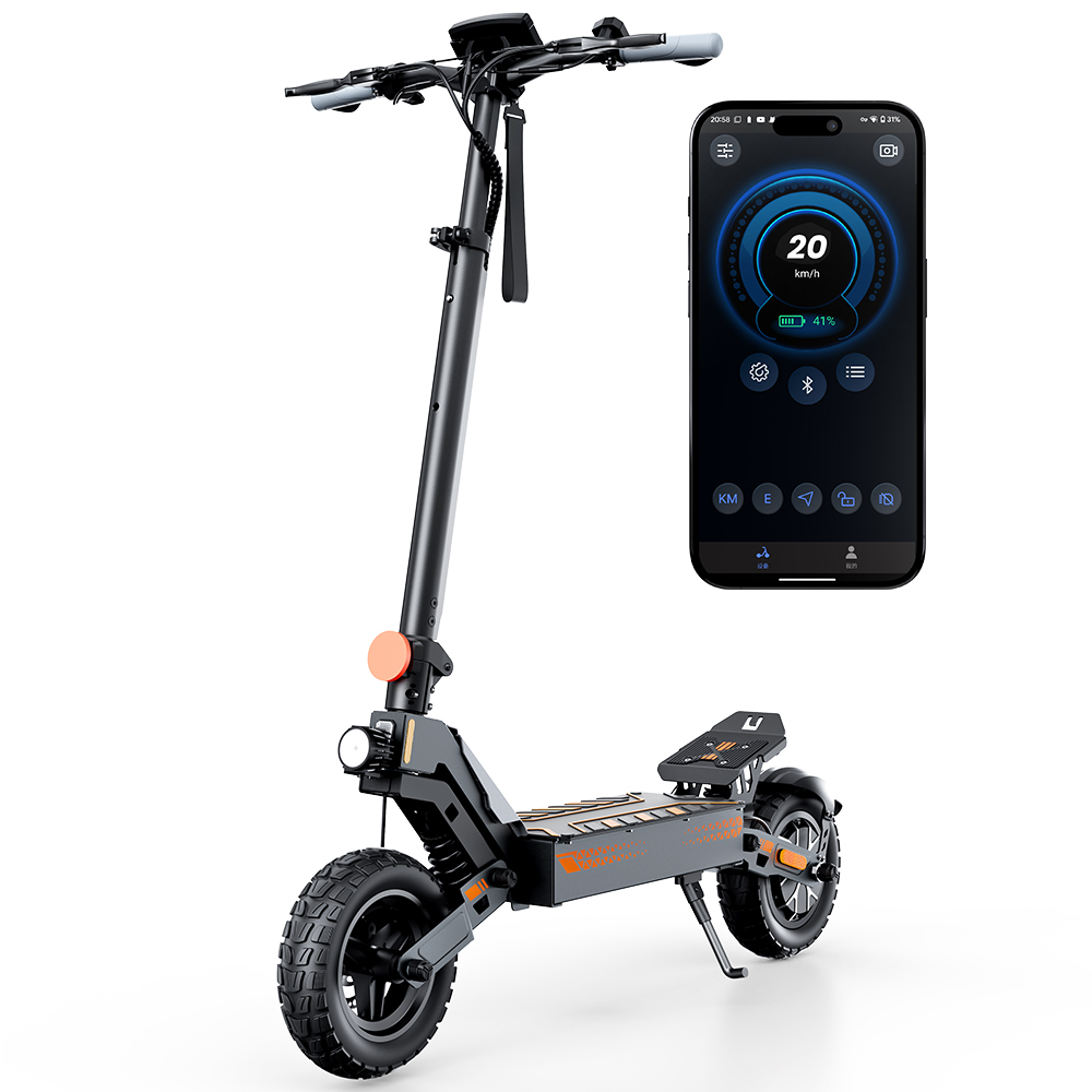 Czarny skuter elektryczny obok smartfona wyświetlającego prędkość.
