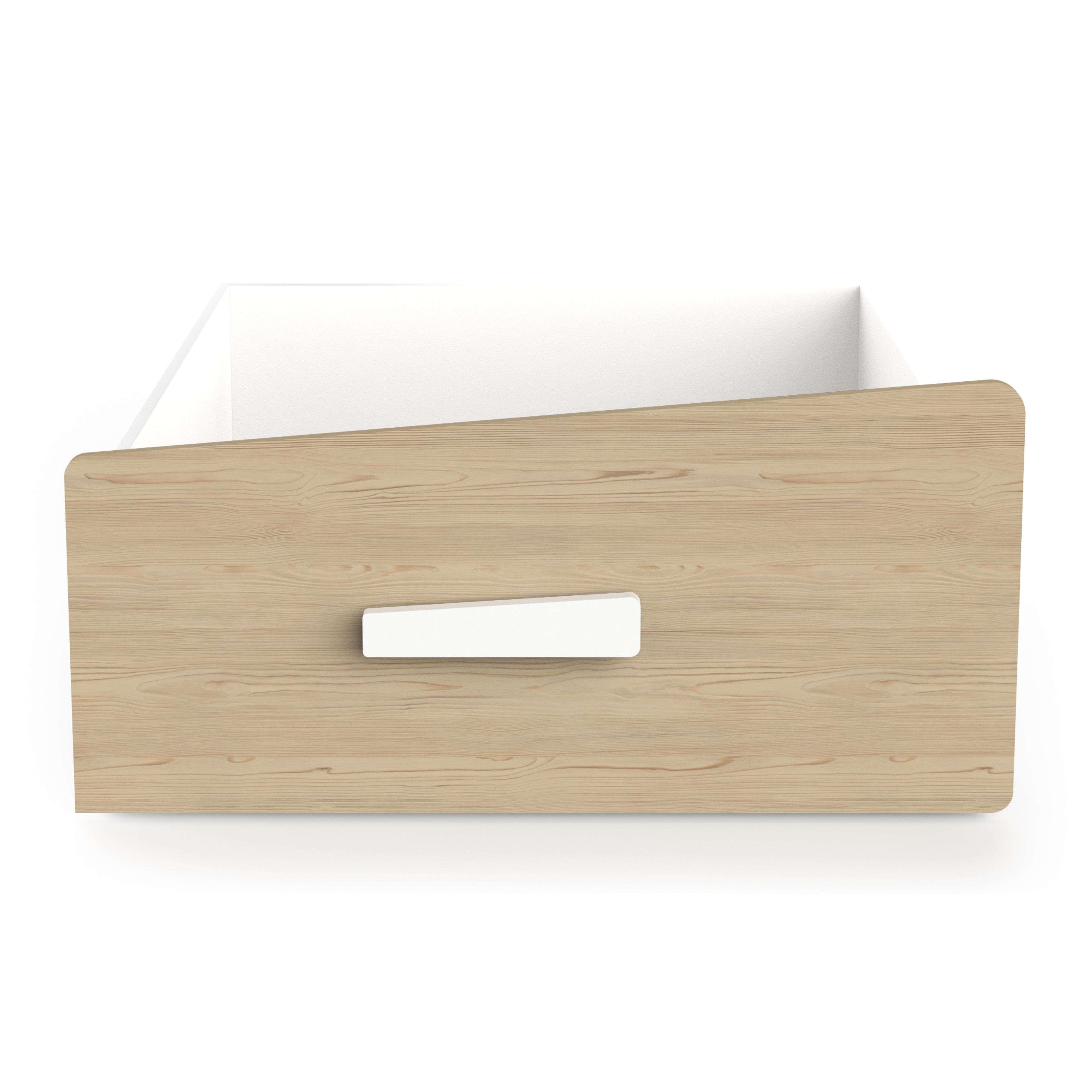 Cajón de madera abierto con tirador blanco sobre fondo blanco.