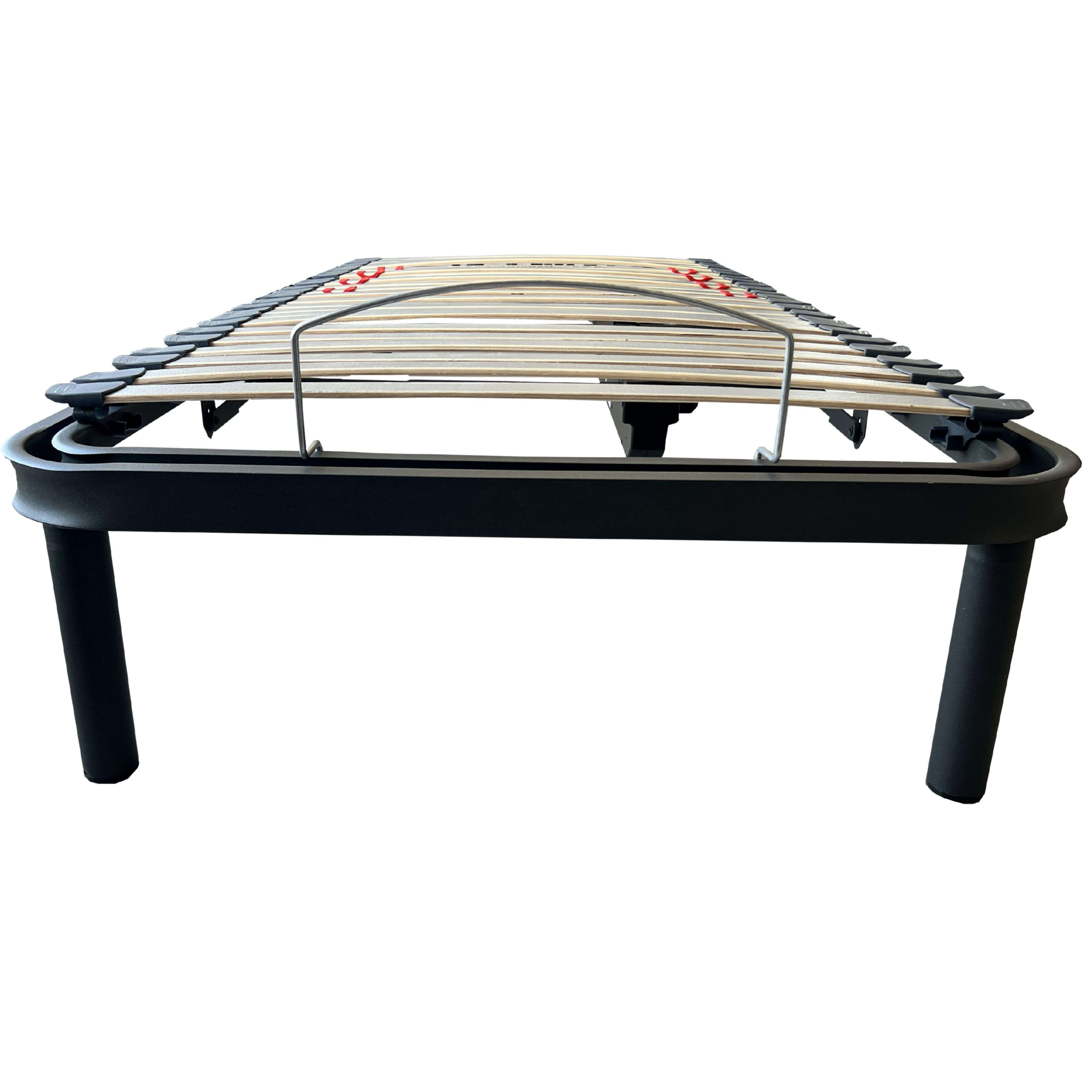 Base de cama de listones de madera con marco y patas de metal negro.