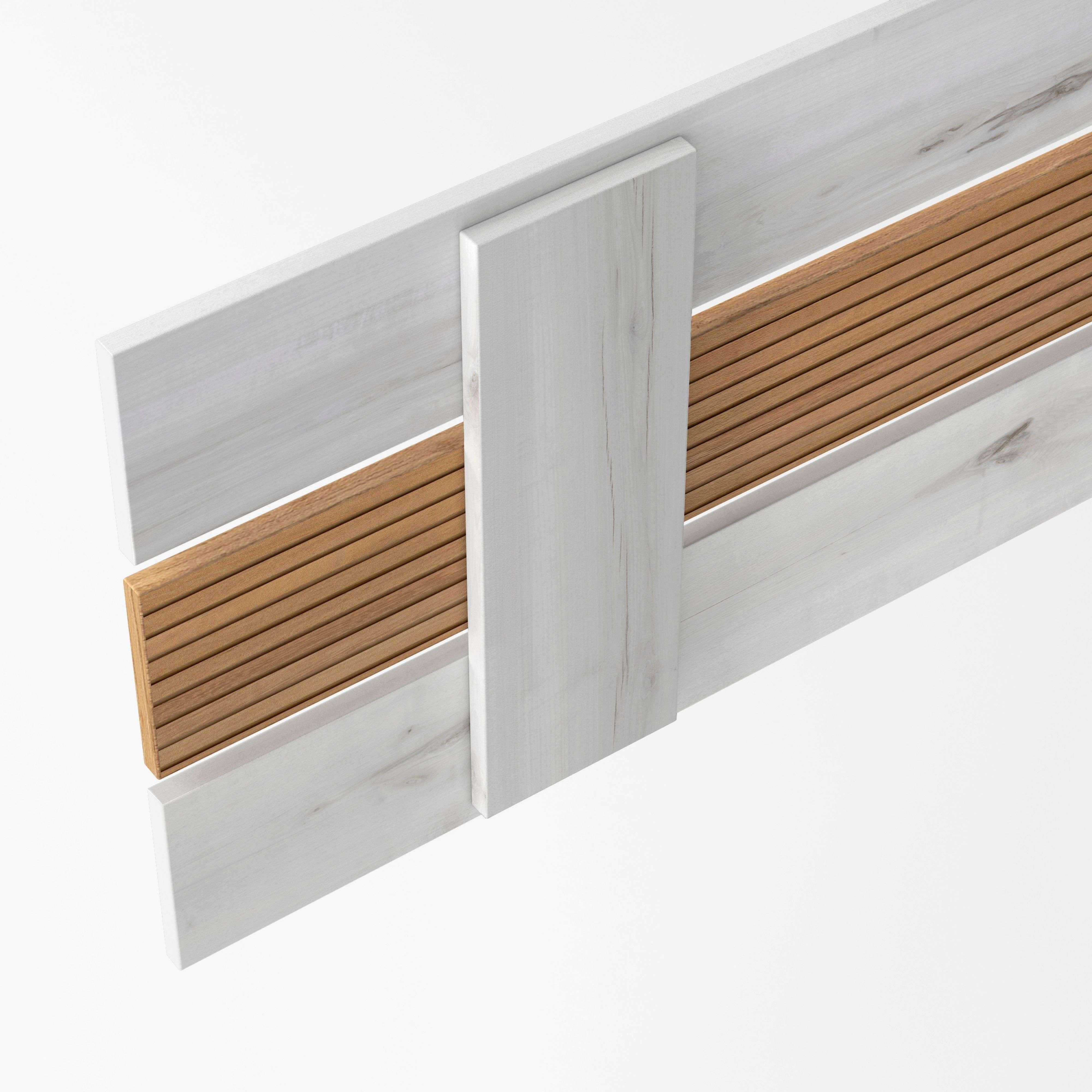 Panel de madera rayado blanco con inserto de lamas marrones.