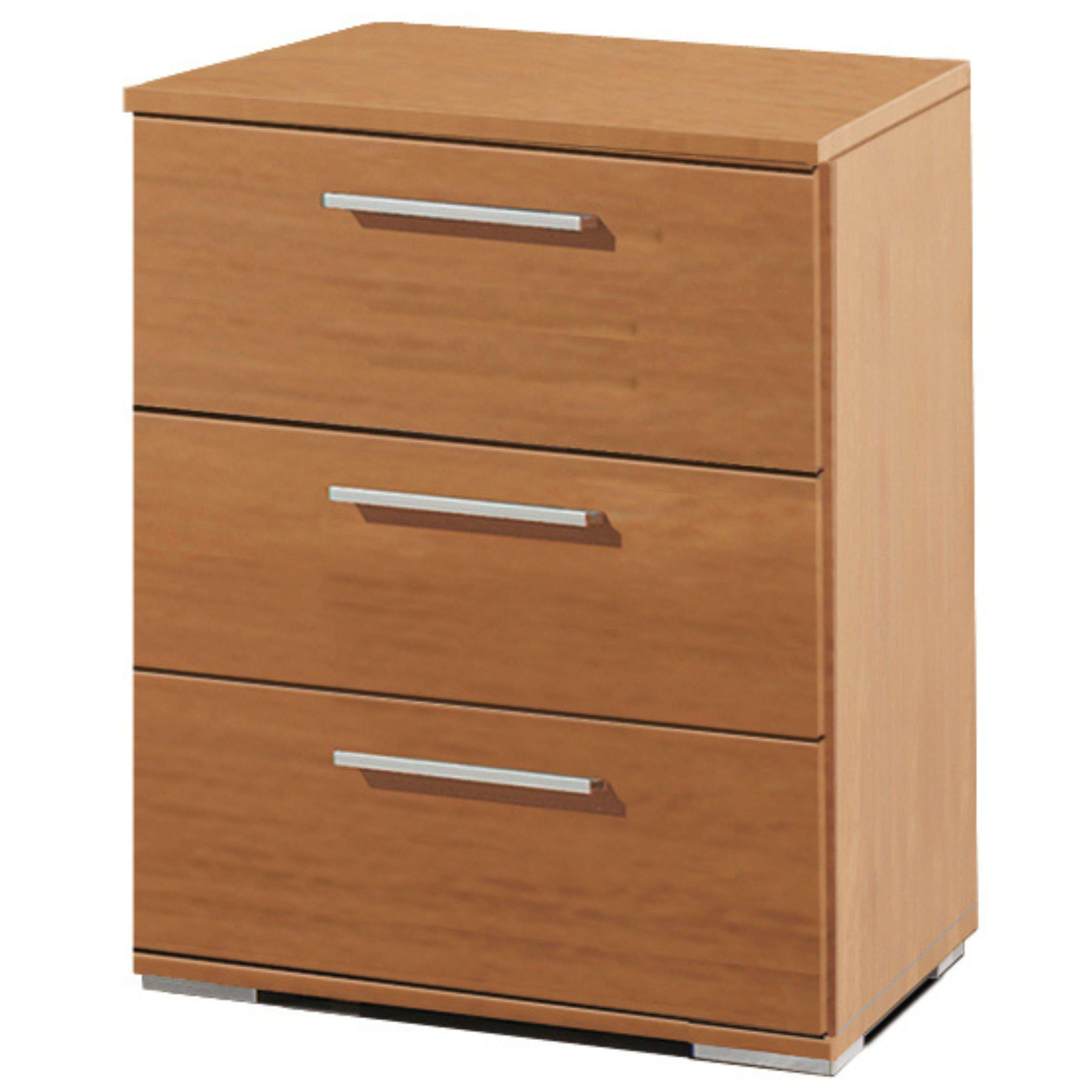 Cómoda de madera con tres cajones y tiradores plateados.