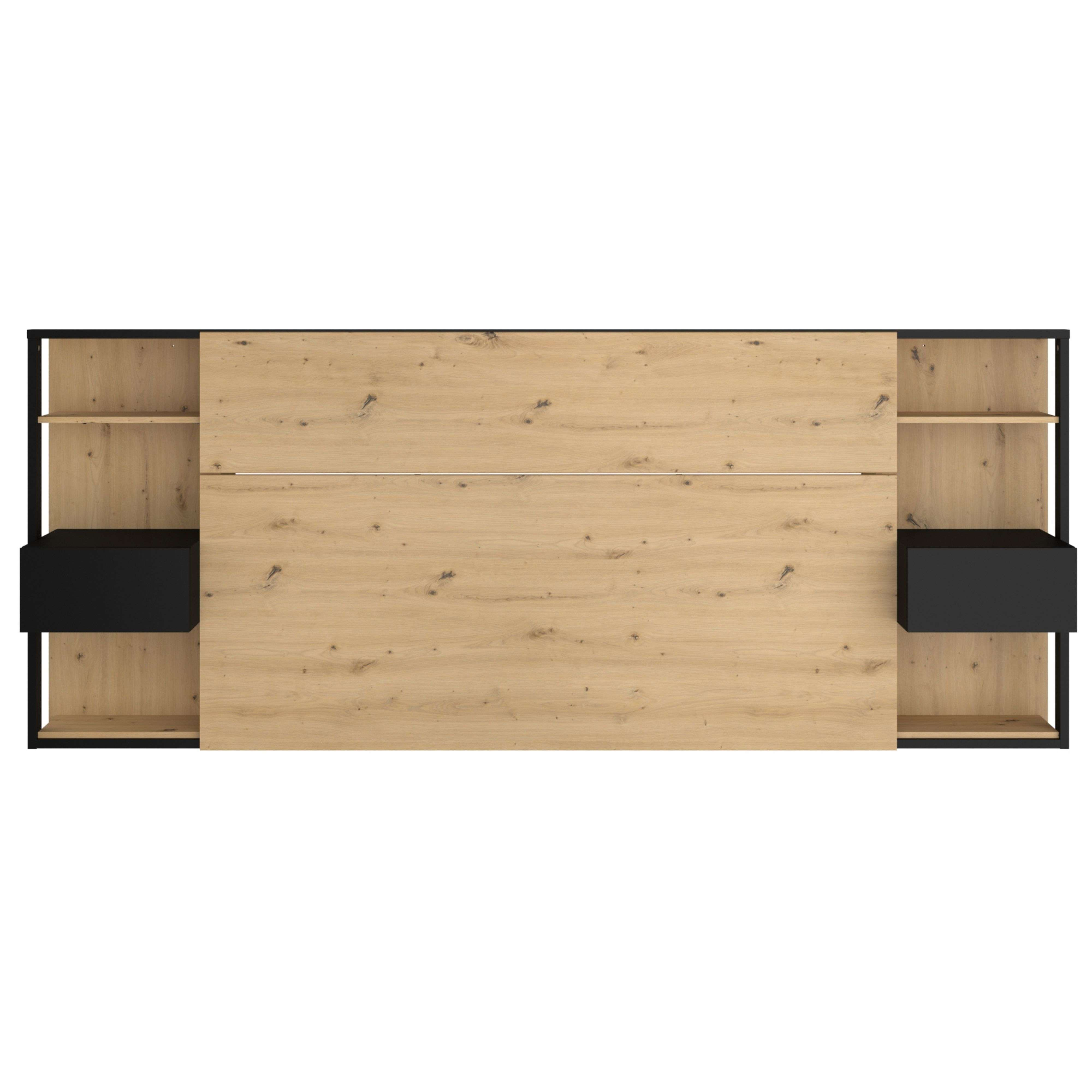 Un cabecero de madera con mesitas de noche y estantes negros.