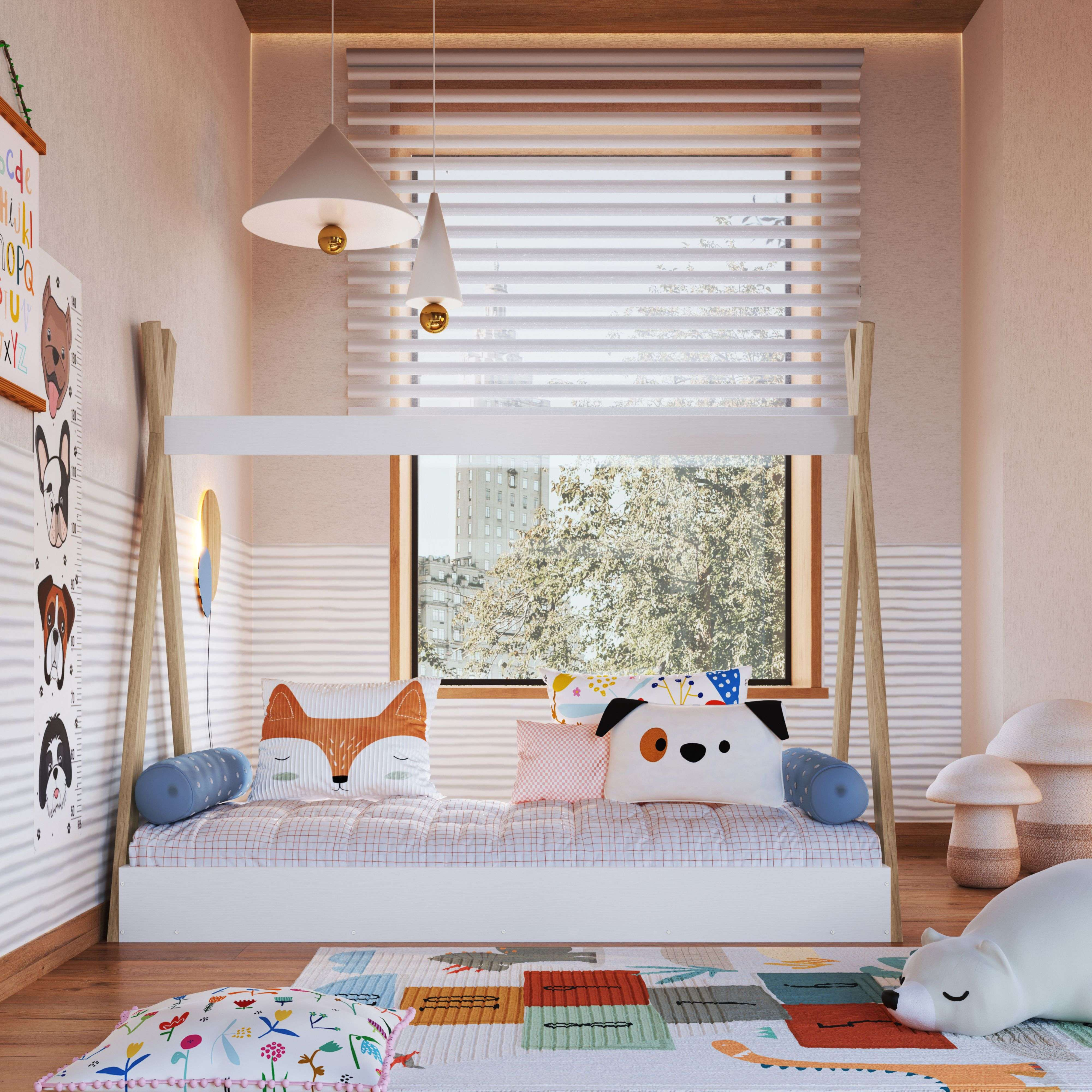 Habitación infantil con cama, cojines de animales, alfombra de juegos y decoración mural.
