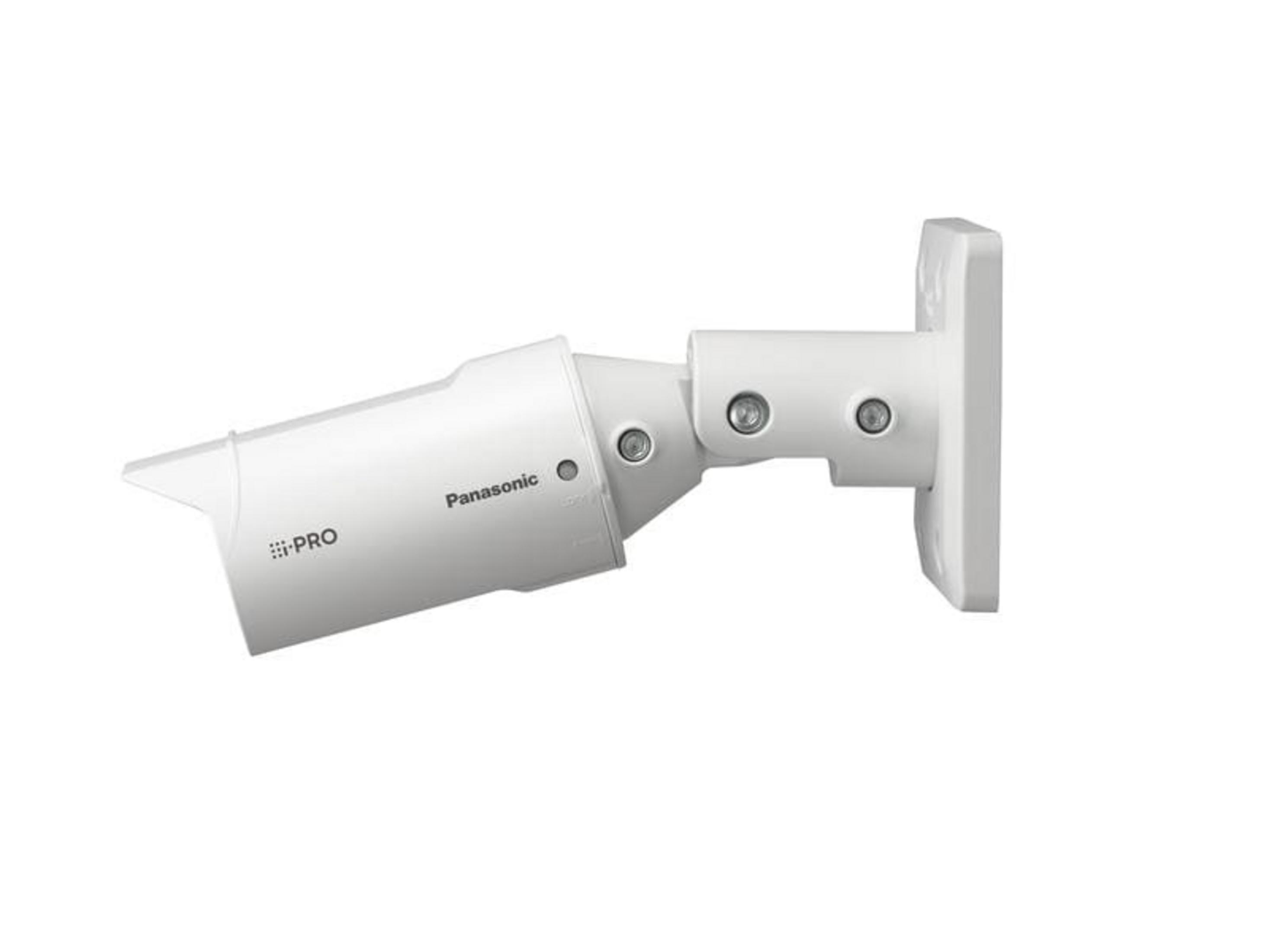 Eine weiße Panasonic i-PRO Überwachungskamera mit Halterung, auf weißem Hintergrund.