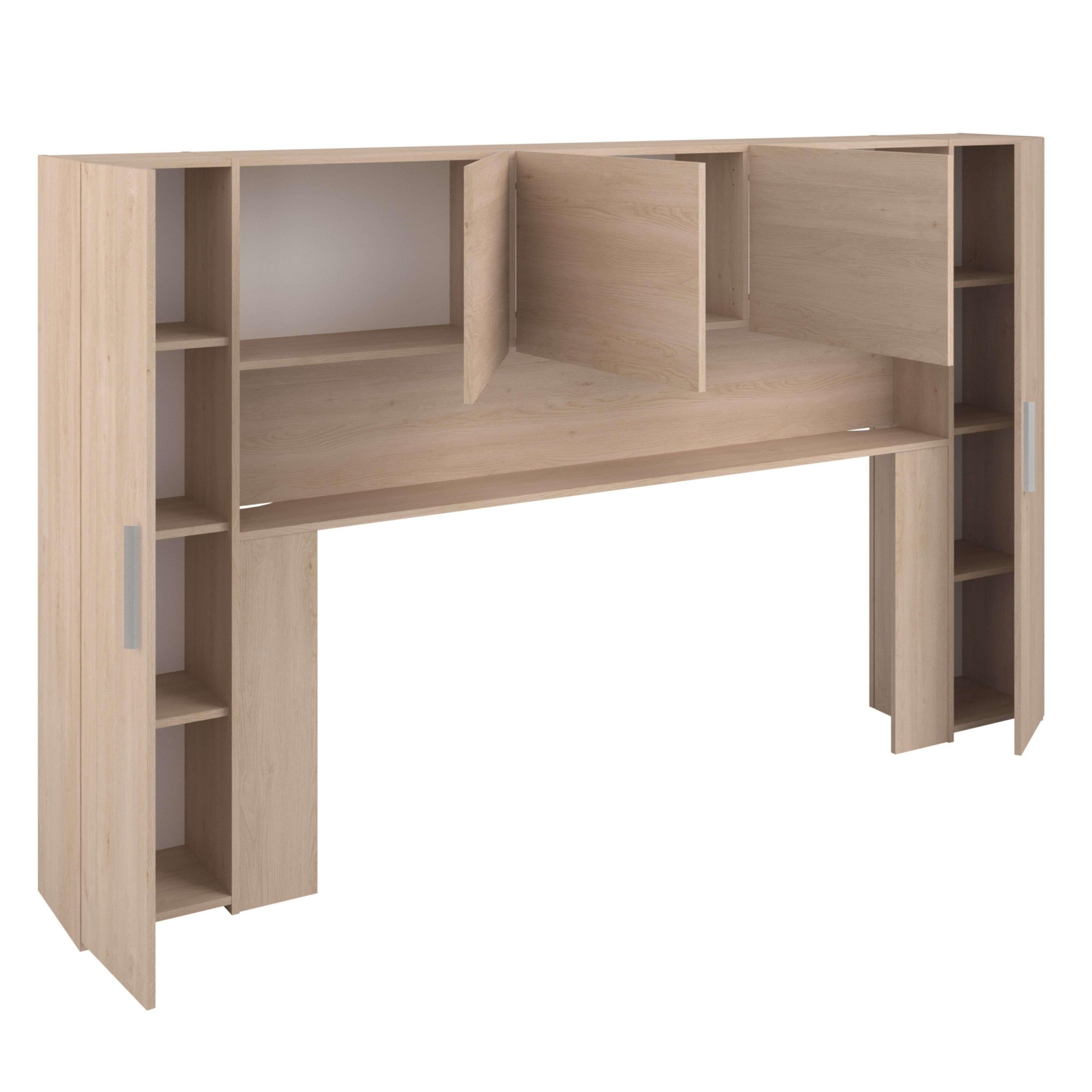 Un estante de madera de color marrón claro con múltiples compartimentos abiertos y cerrados.