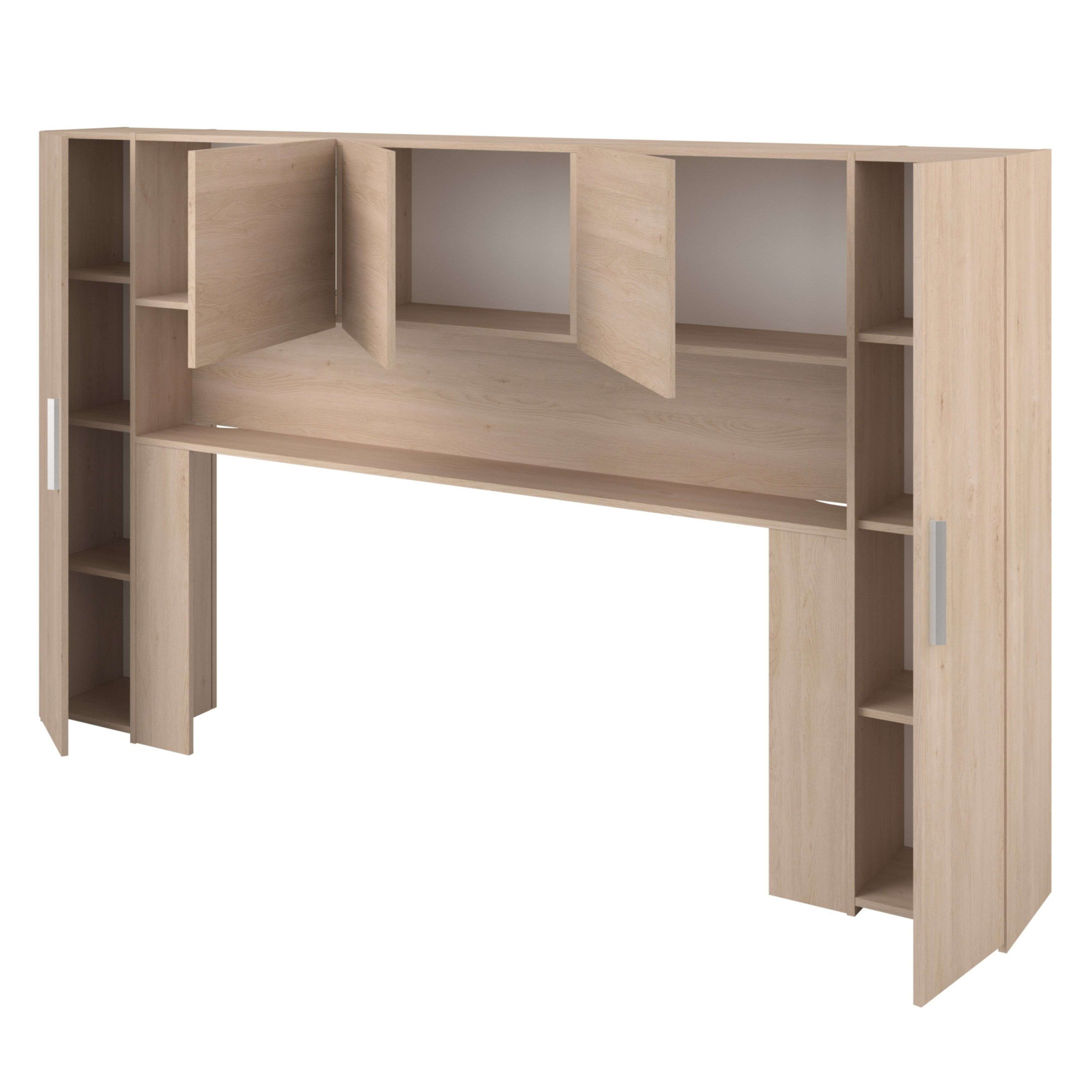 Estantería de madera clara con compartimentos abiertos y cerrados y tiradores plateados.