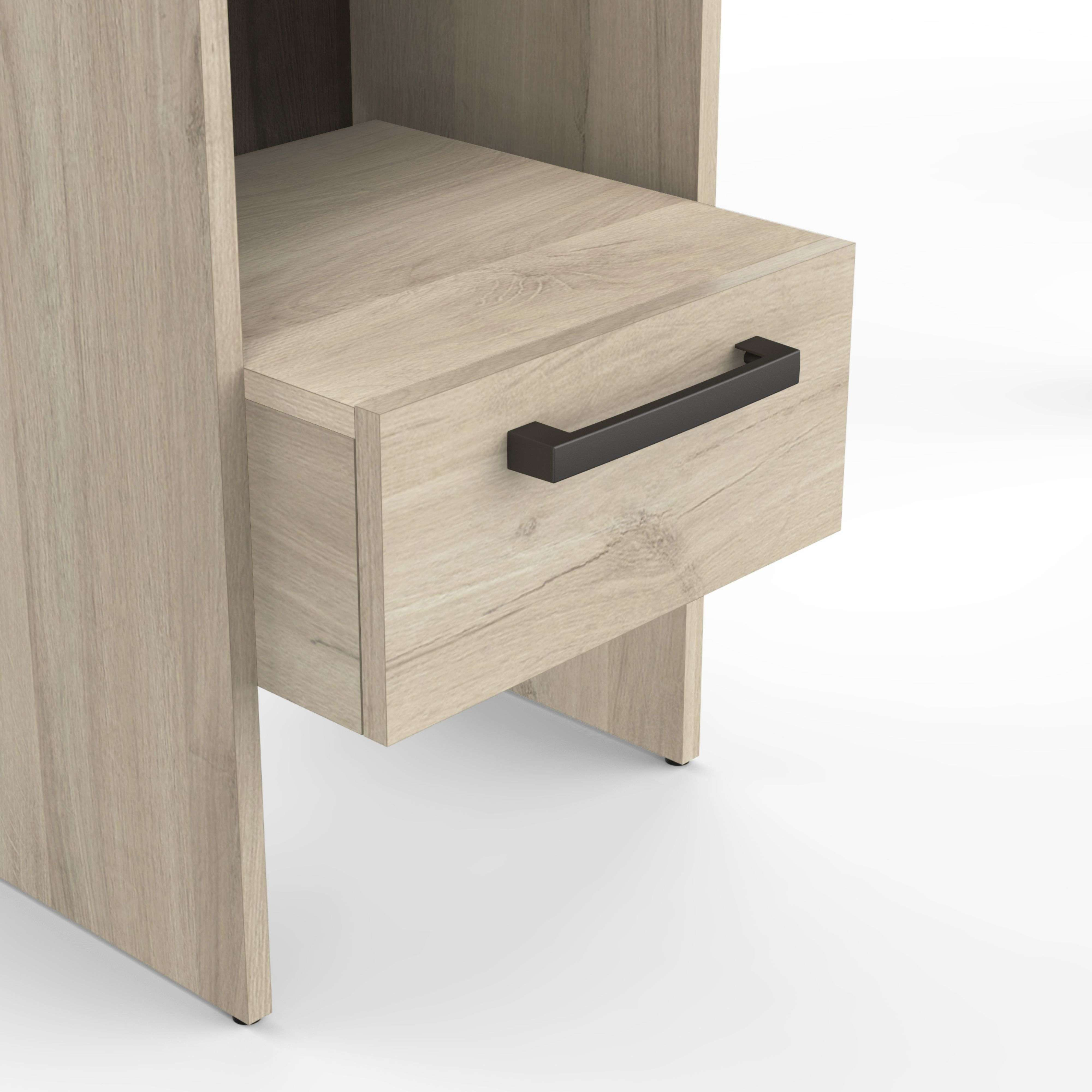 Un armario de madera marrón claro con un cajón y un tirador negro.