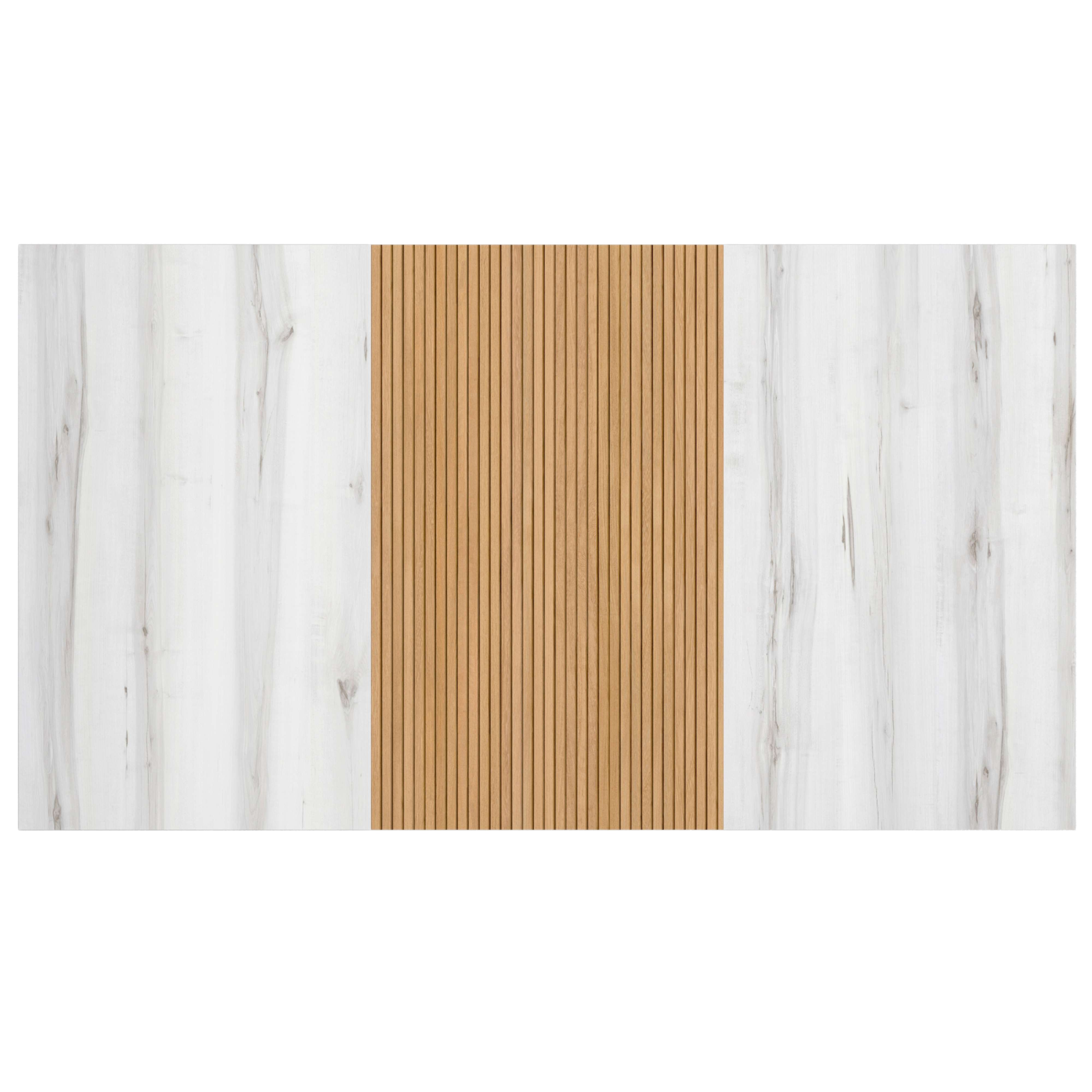 Revestimiento de madera con lamas verticales en el centro y vetas de madera clara al lado.
