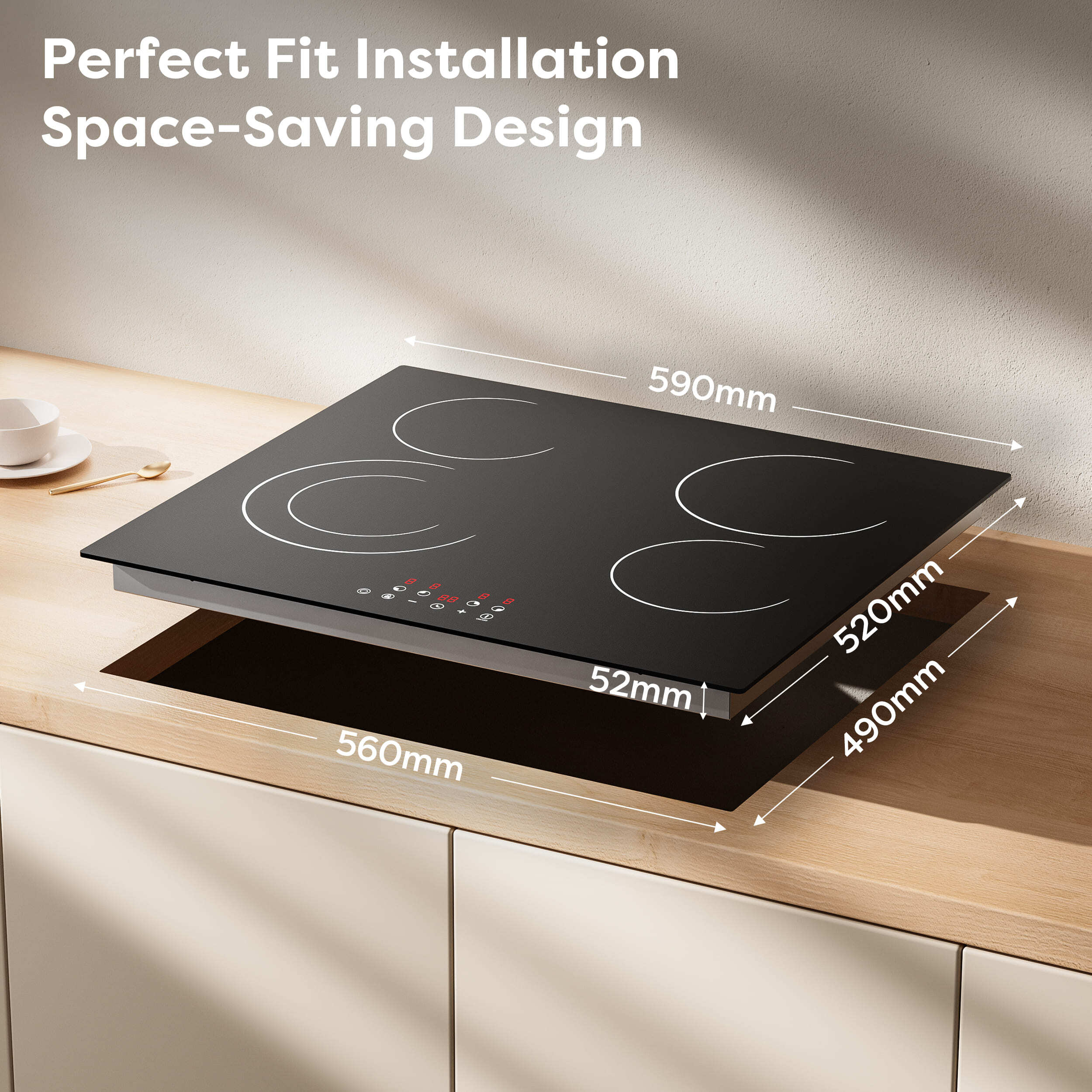 Une plaque à induction noire avec quatre zones de cuisson sur un plan de travail.