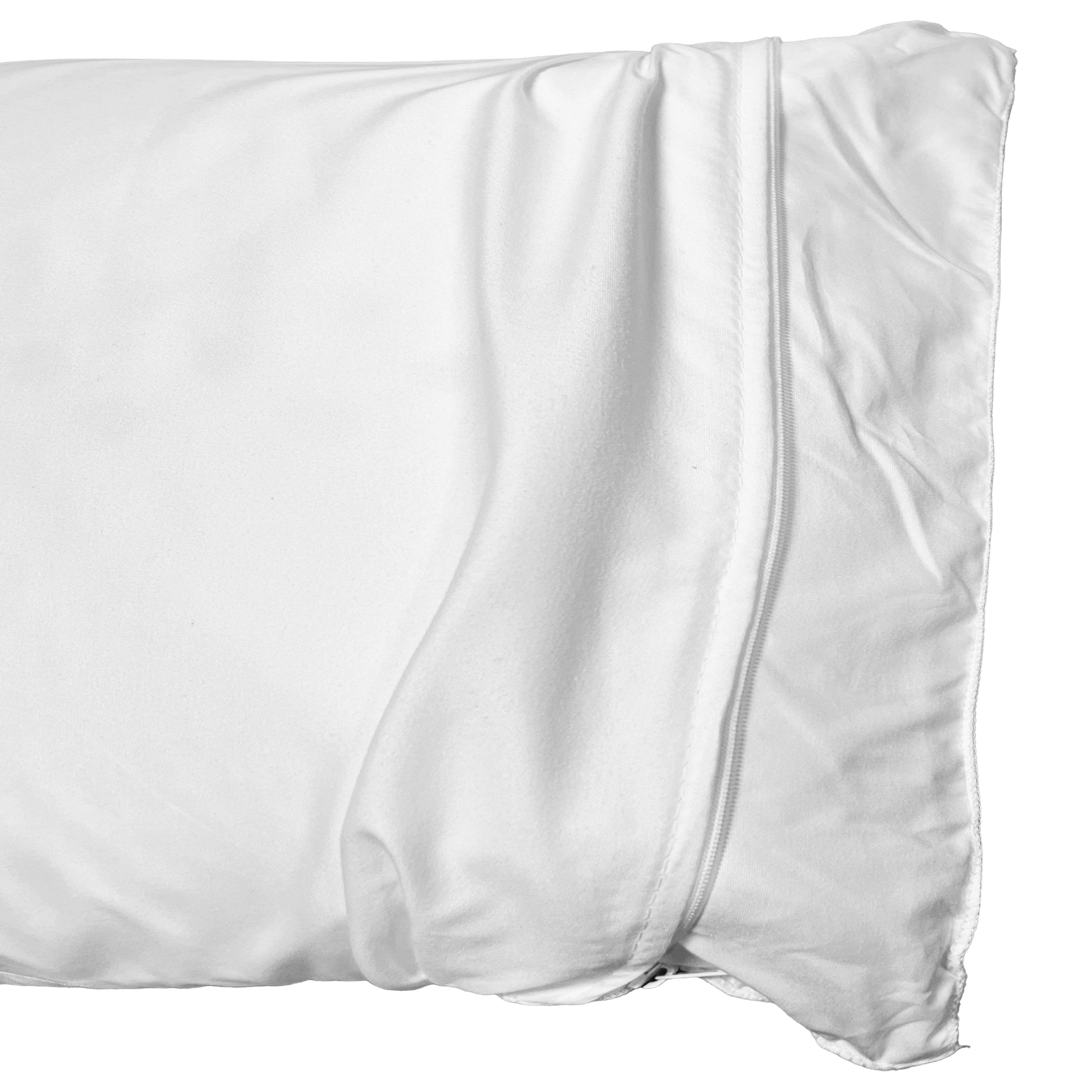Una funda de almohada blanca con cremallera y pliegues de tela.