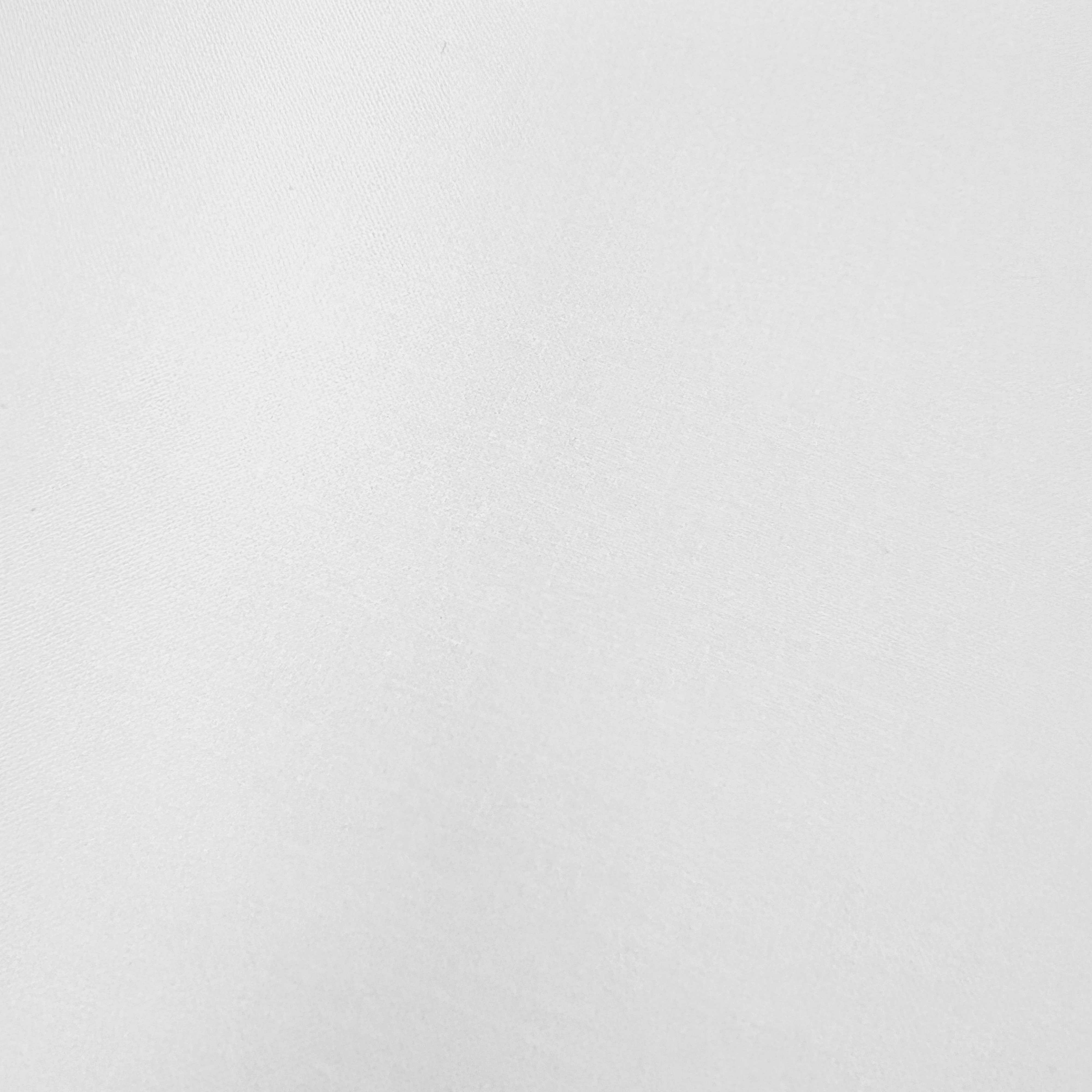 Un primer plano de tela blanca que muestra textura visible.