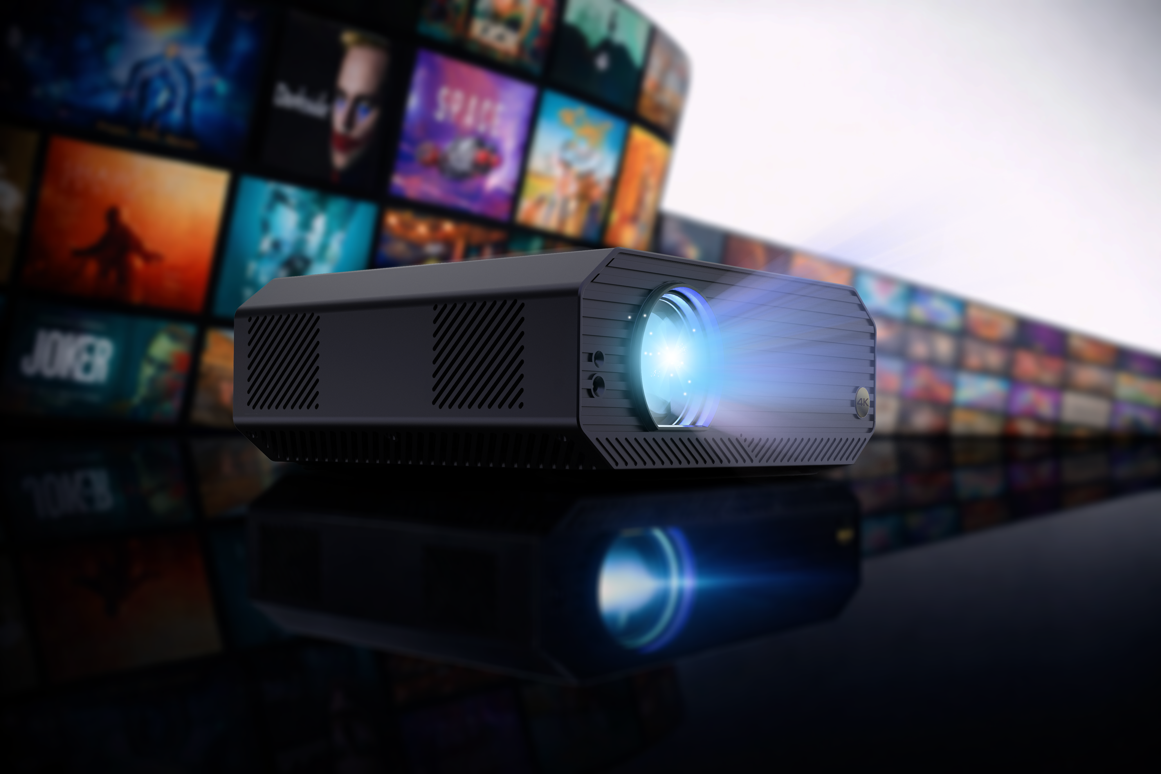 Un proyector negro con un haz de luz azul sobre una superficie brillante, pósters de películas al fondo.