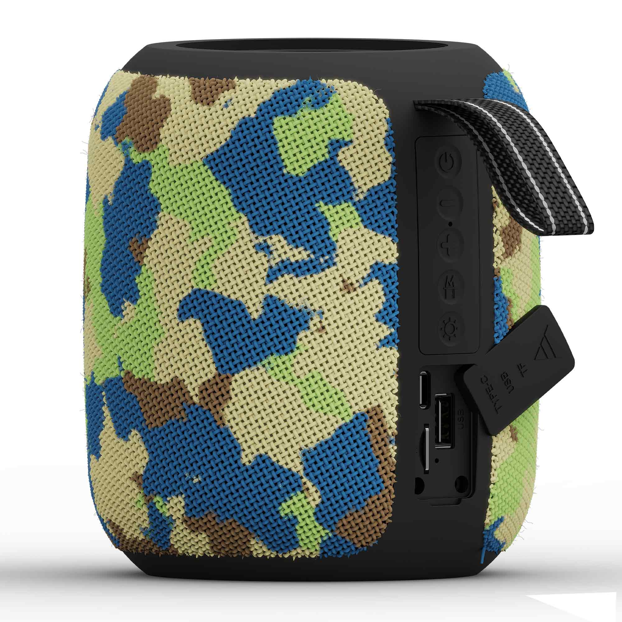 Draagbare luidspreker met camouflagepatroon in groen, blauw en bruin.
