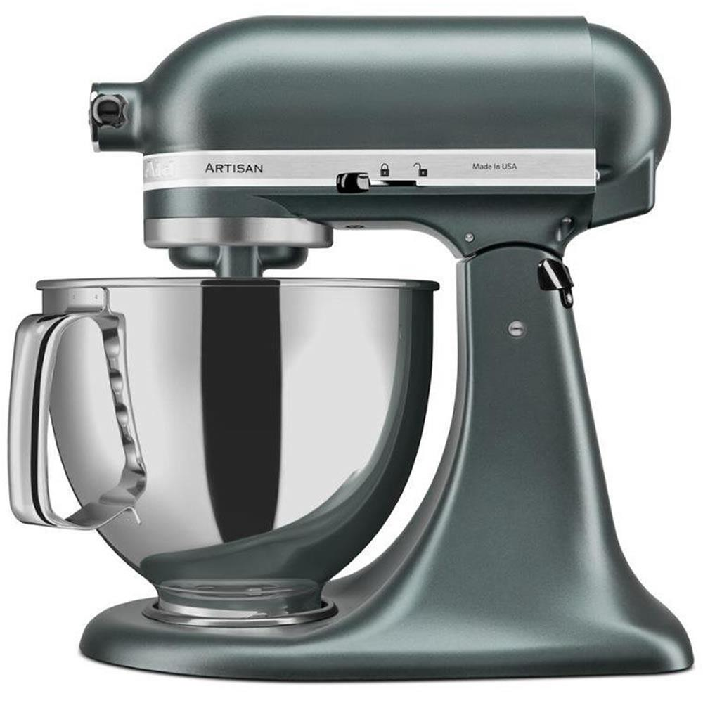 Un robot da cucina KitchenAid Artisan grigio con ciotola in acciaio inox, scatto in studio.