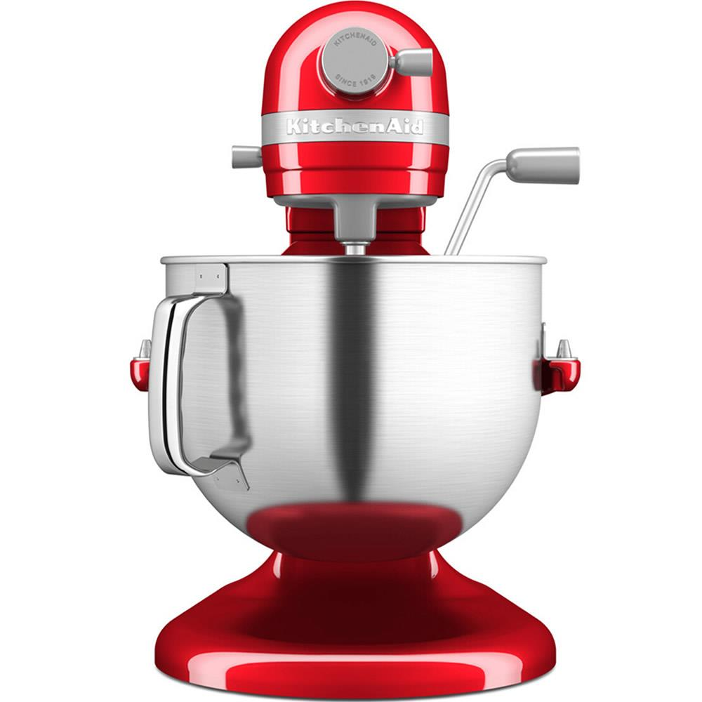 Una planetaria KitchenAid rossa con ciotola argentata.