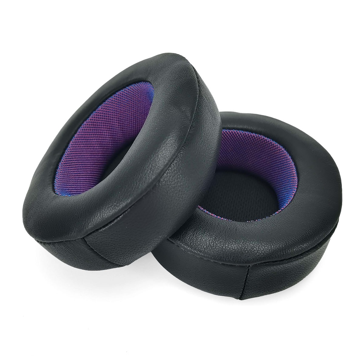 Due cuscinetti neri per auricolari con fodera interna viola e blu su sfondo bianco.