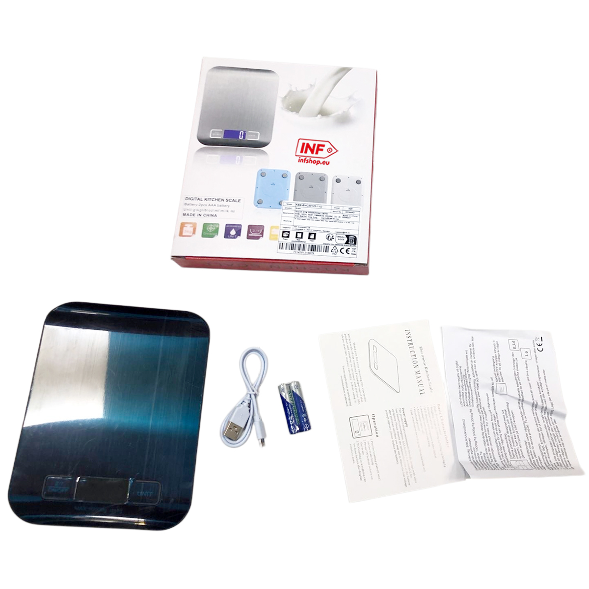 Cyfrowa waga kuchenna z akcesoriami, kablem USB, baterią i instrukcjami.