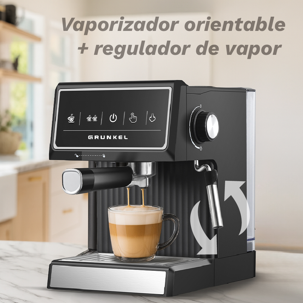 Una cafetera espresso negra prepara café en una taza de cristal.