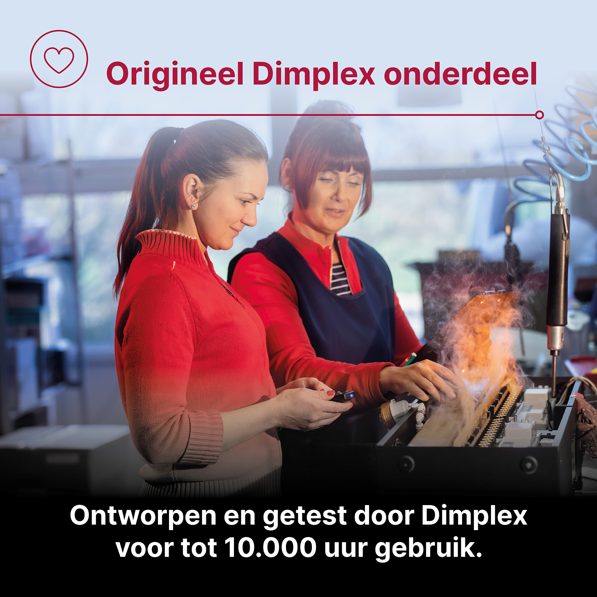 Twee vrouwen werken aan een apparaat met vlammen. Dimplex logo.