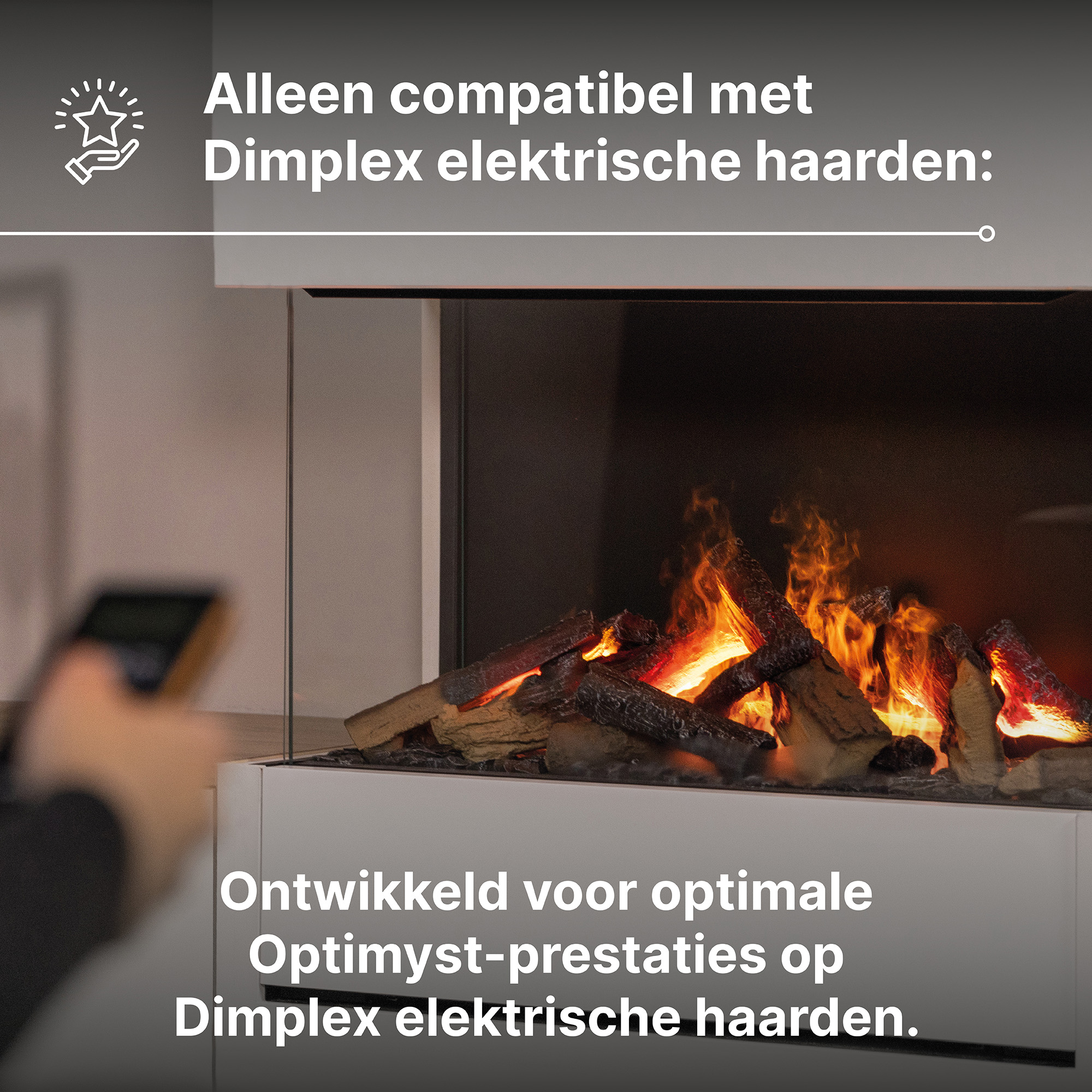 Een Dimplex elektrische haard met vlammen en houtblokken, bediend met smartphone.