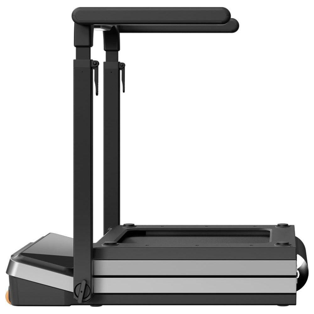 Czarna bieżnia z srebrnymi akcentami i wysokim uchwytem.