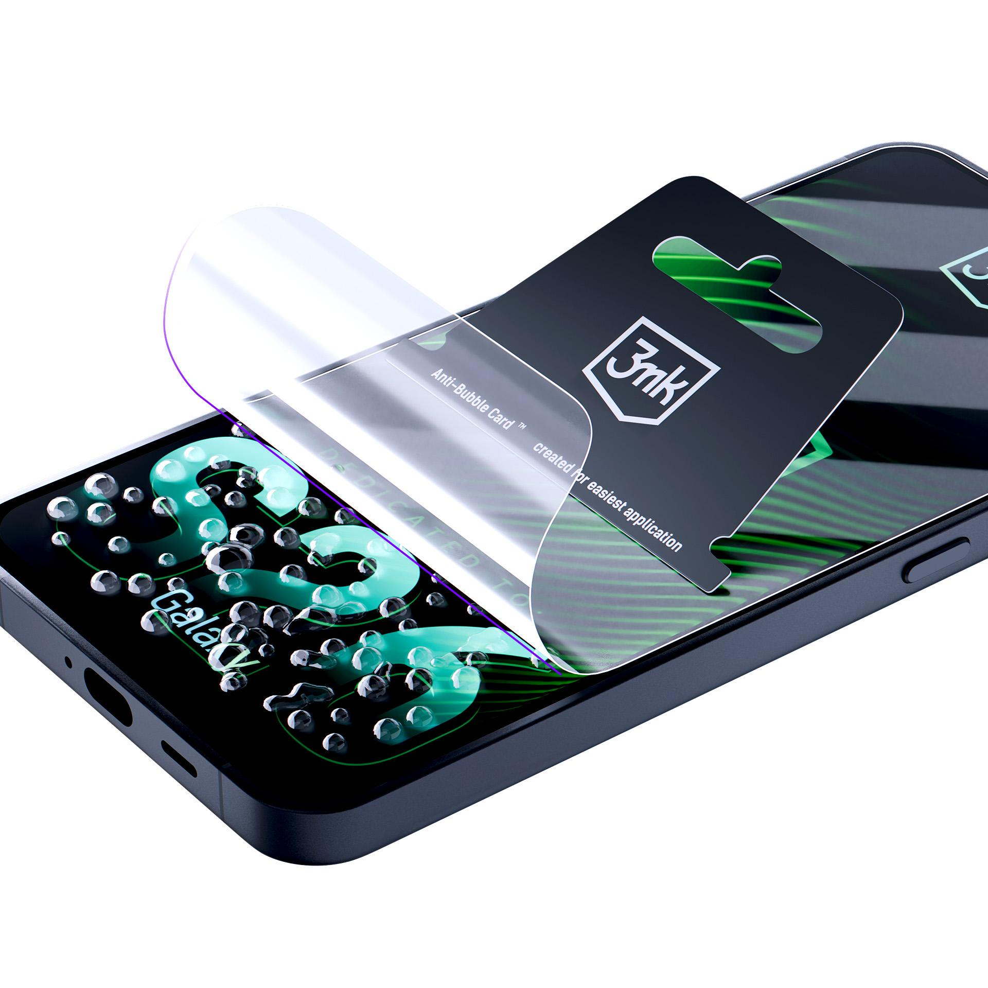 Smartfon z nakładaną folią ochronną ekranu i kartą do usuwania pęcherzyków.