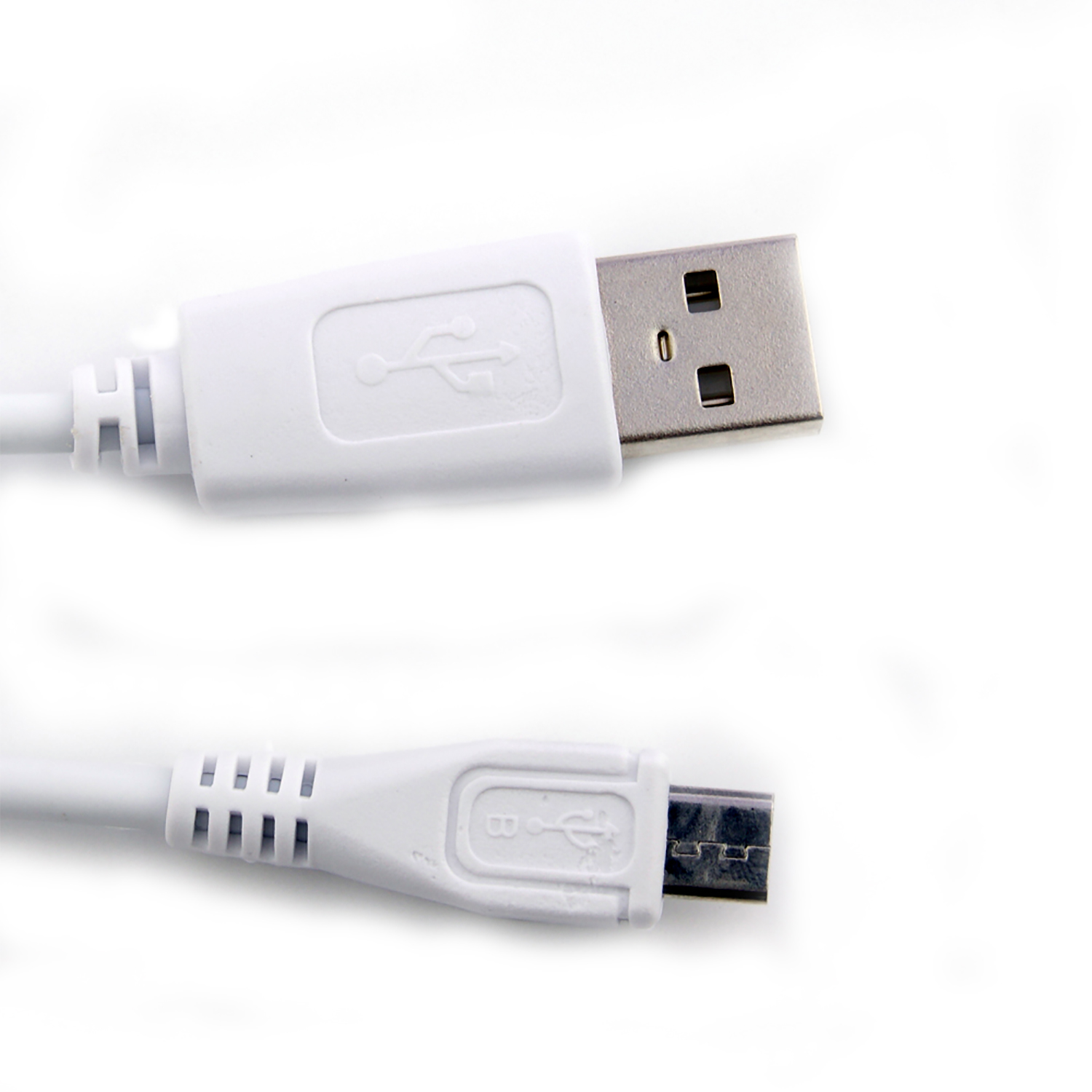 Cavo USB bianco con connettori USB-A e micro-USB standard.