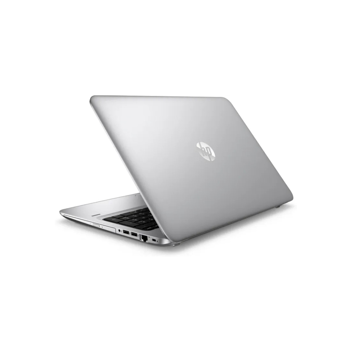 Ein silberner HP Laptop mit geöffnetem Deckel, der auf einer weißen Fläche steht.