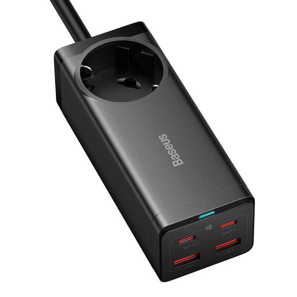 Adattatore di corrente nero con presa in alto e quattro porte USB in basso.