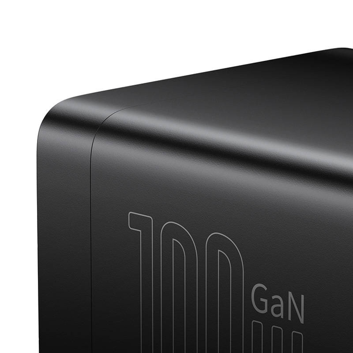 Un caricatore nero con marchio 100W GaN.