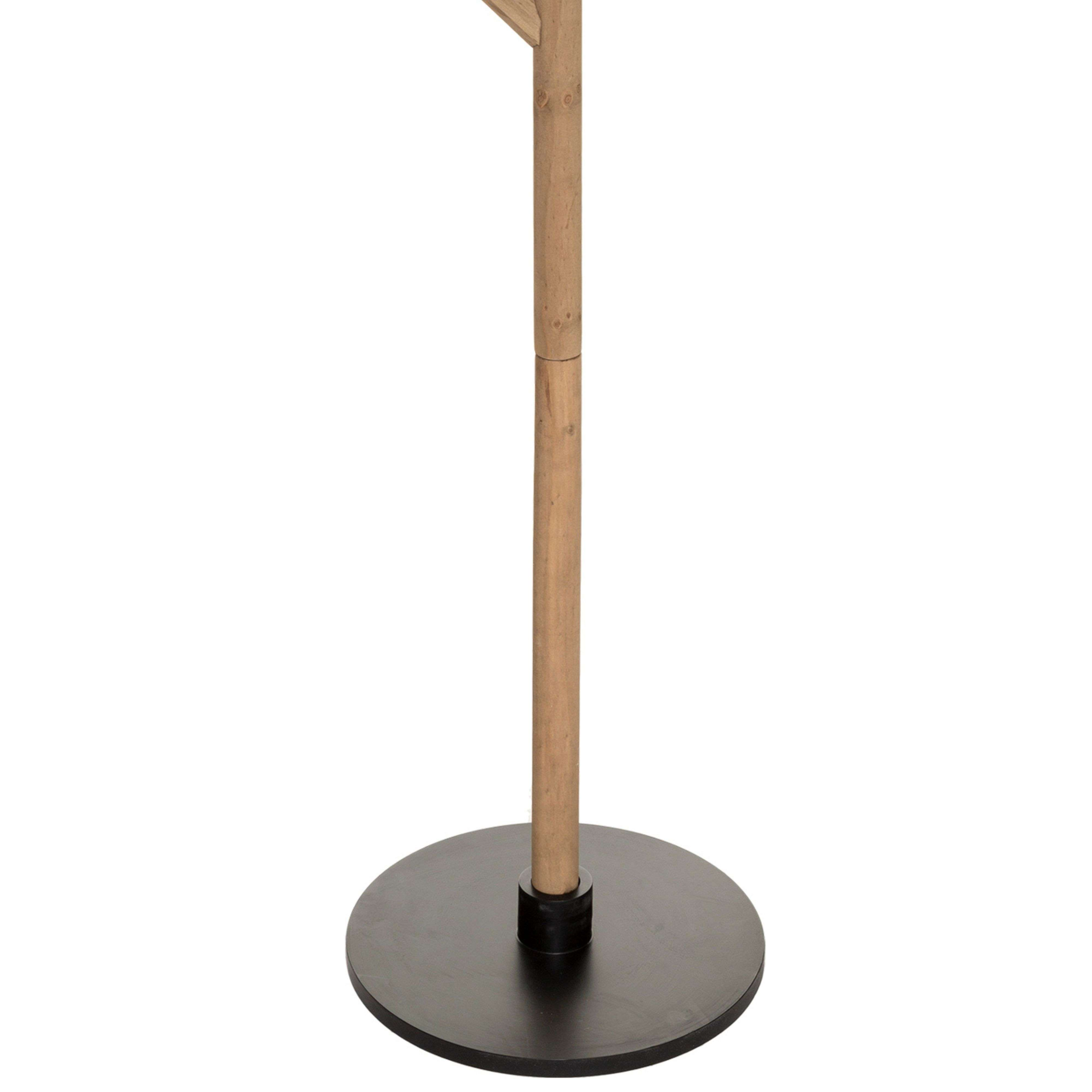 Soporte de madera con base circular negra.