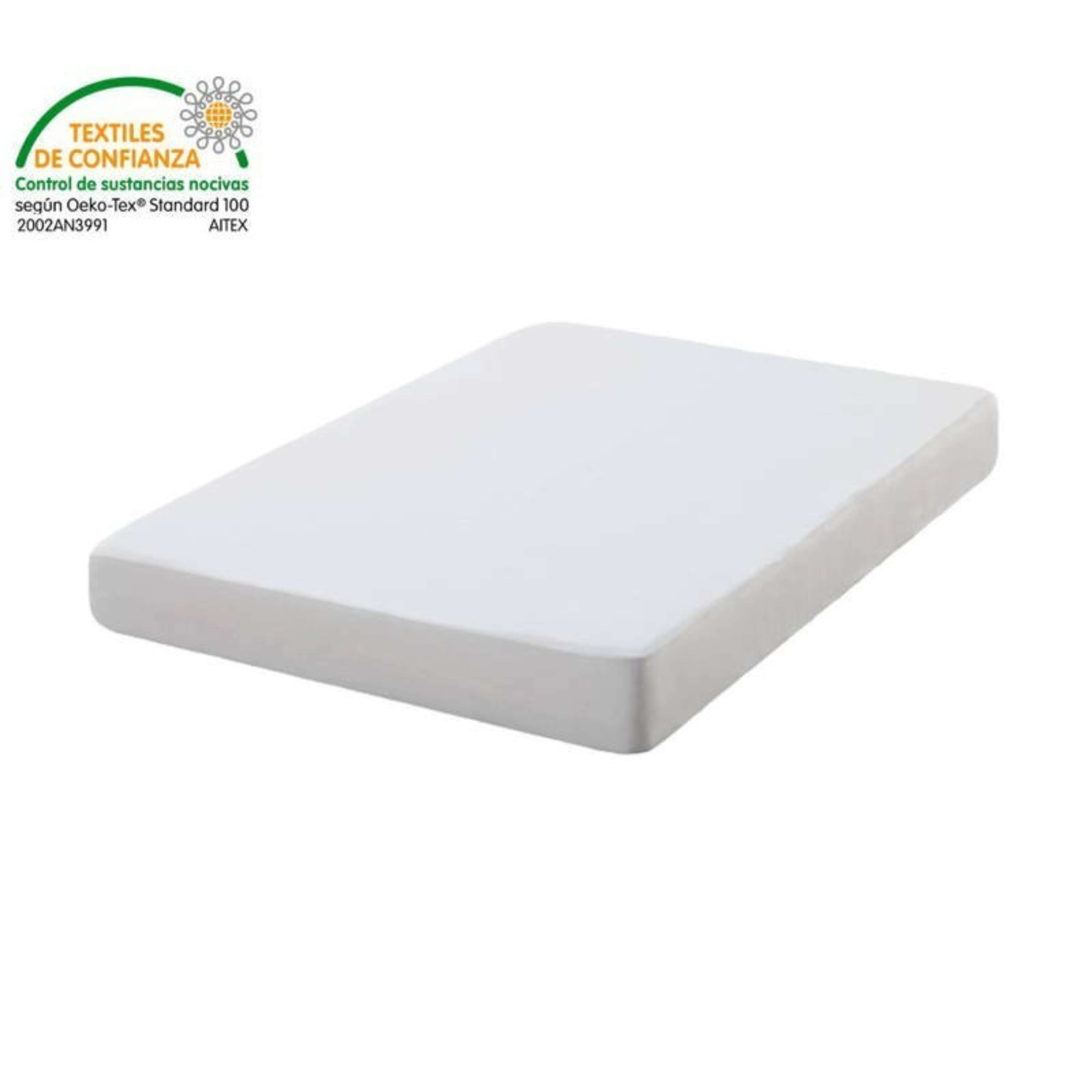 Una sábana bajera blanca sobre fondo blanco con etiqueta Oeko-Tex.