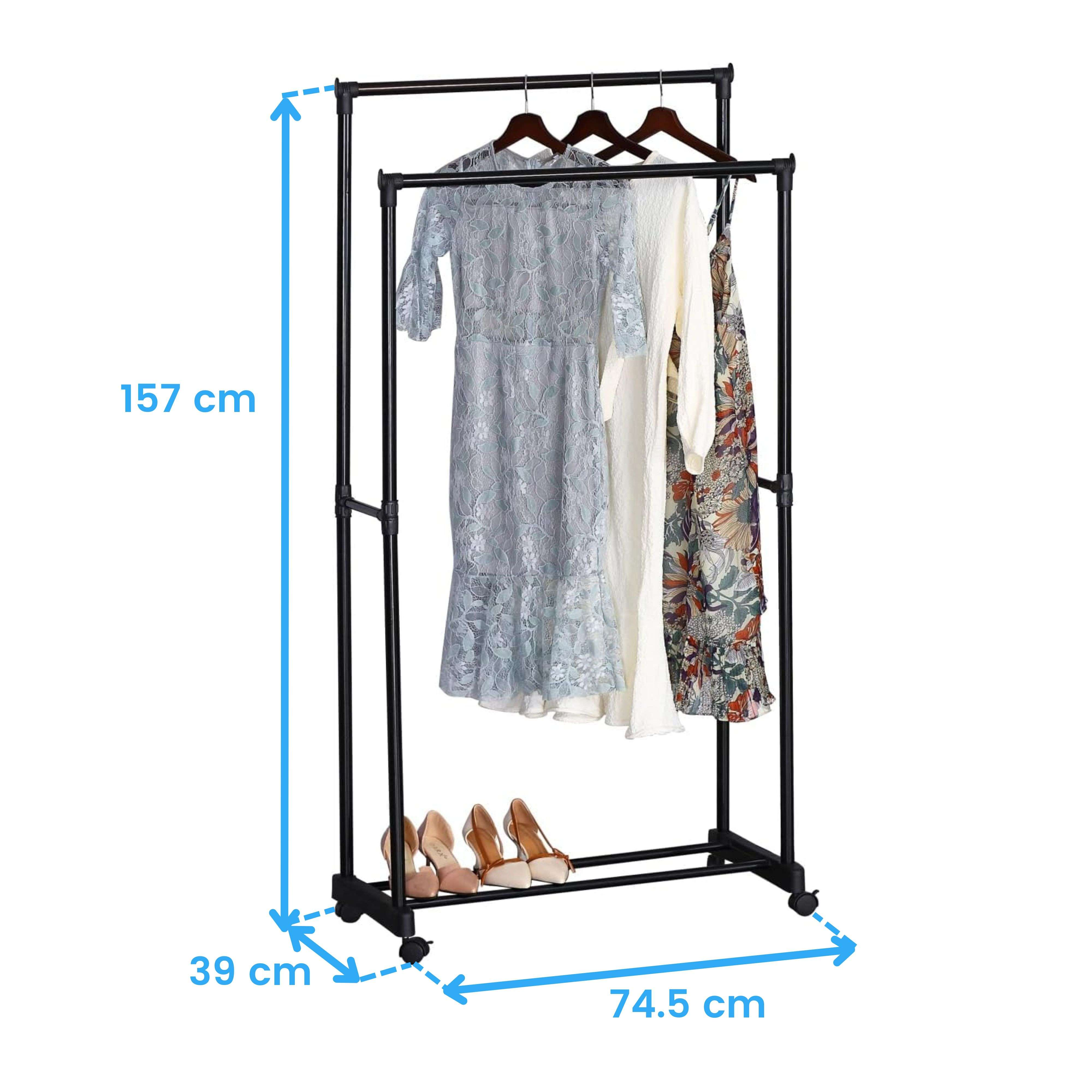 Perchero negro con 3 vestidos y 4 zapatos. Dimensiones: 157x74.5x39 cm.