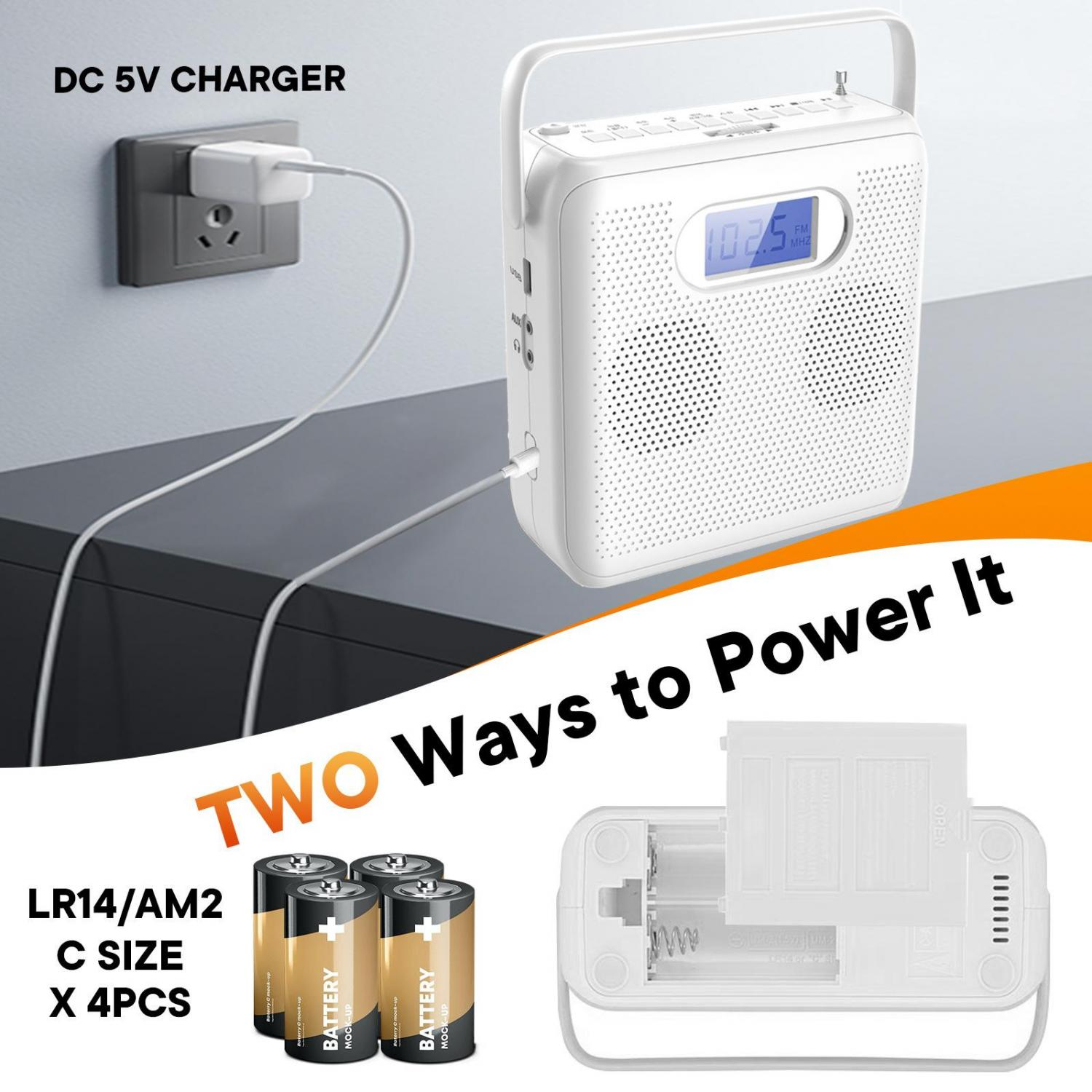 Ein weißes Radio wird mit einem Netzteil oder Batterien betrieben.