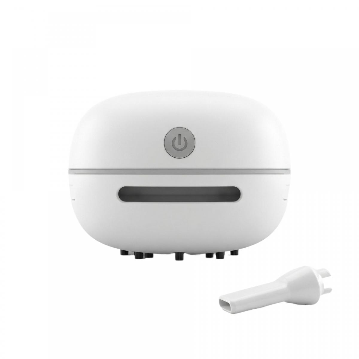 Ein weißer Mini-Staubsauger mit Power-Taste und Zubehör.