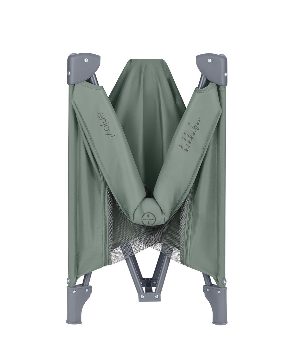 Ein zusammenklappbarer Kinderwagen in Salbeigrün mit Metallrahmen und Netzgewebe.