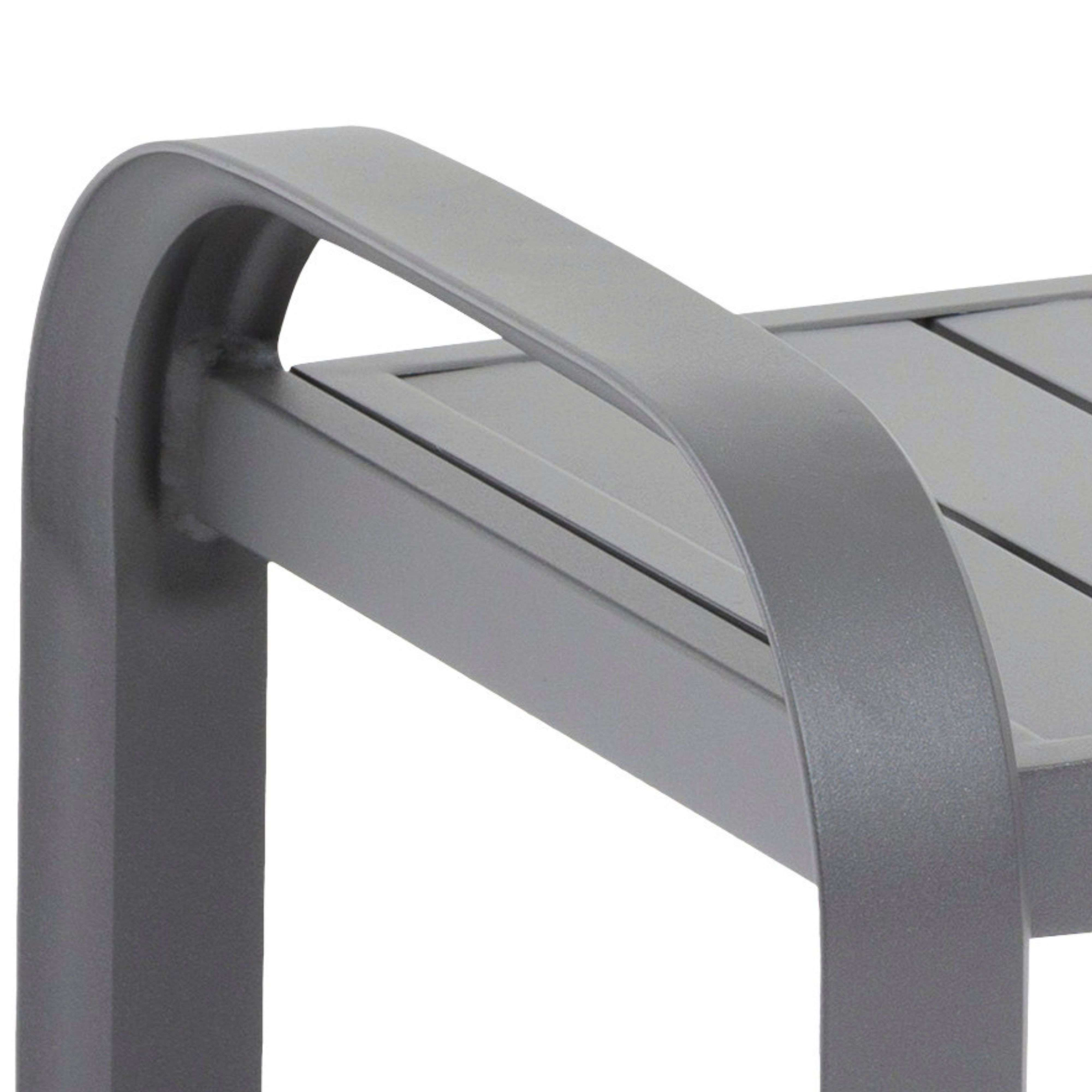 Marco de metal gris de mueble con lamas.
