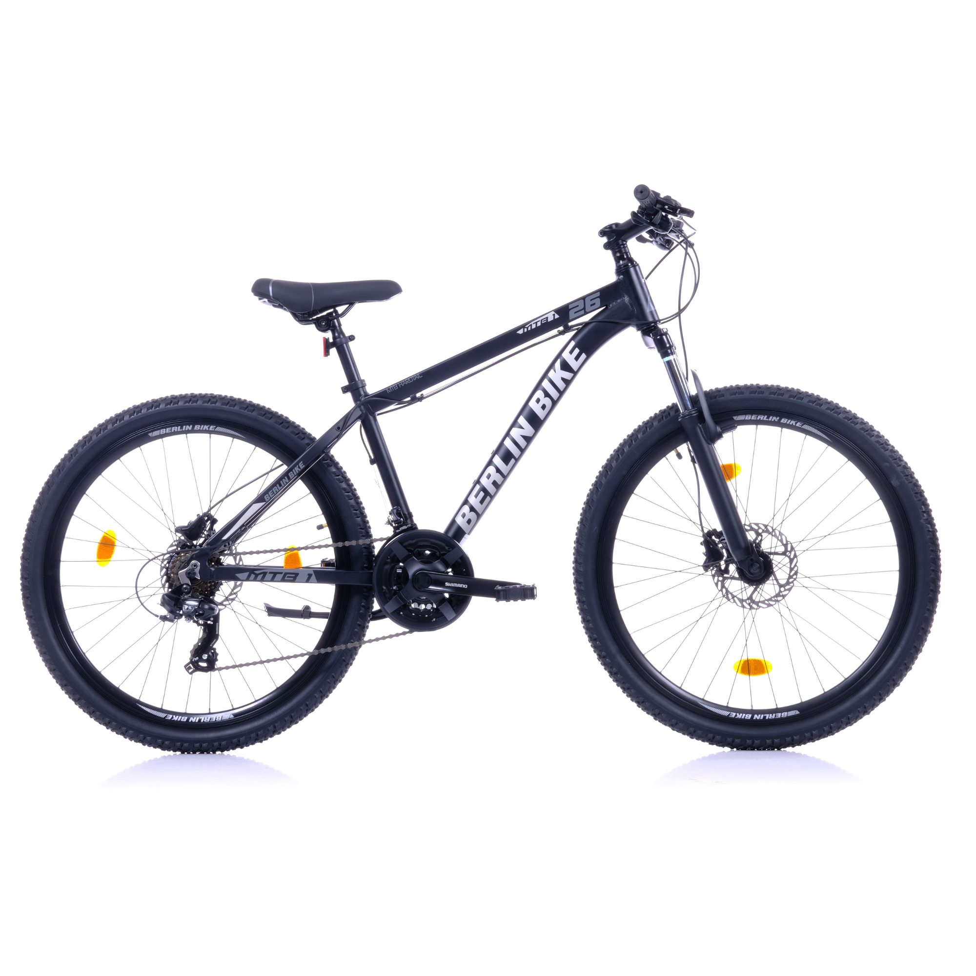 Schwarzes Mountainbike mit 26-Zoll-Rädern, Scheibenbremsen und BERLIN BIKE Schriftzug.