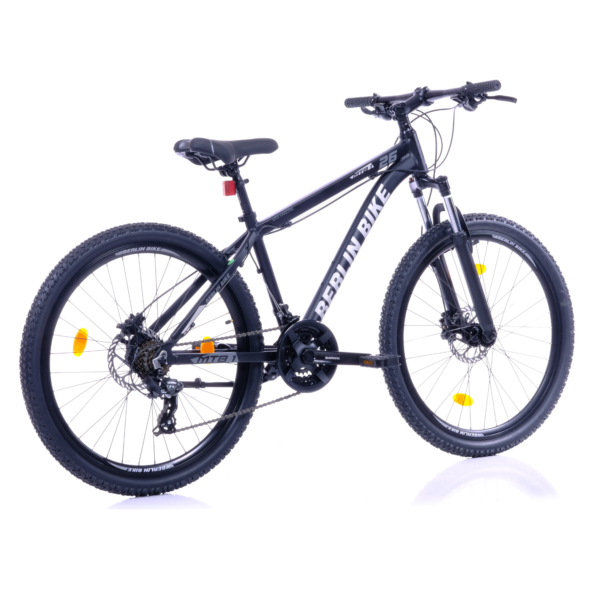 Schwarzes Mountainbike mit silbernen Akzenten, vor weißem Hintergrund.
