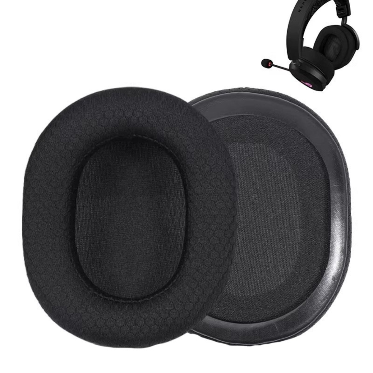 Paraorecchie nere per cuffie e un paio di cuffie con microfono.