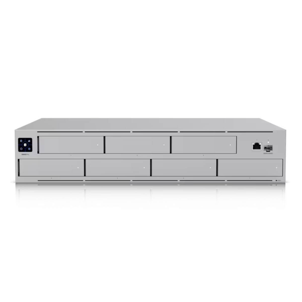 Silbernes NAS-Gerät mit 6 Einschüben, einem Display und Netzwerkanschlüssen.