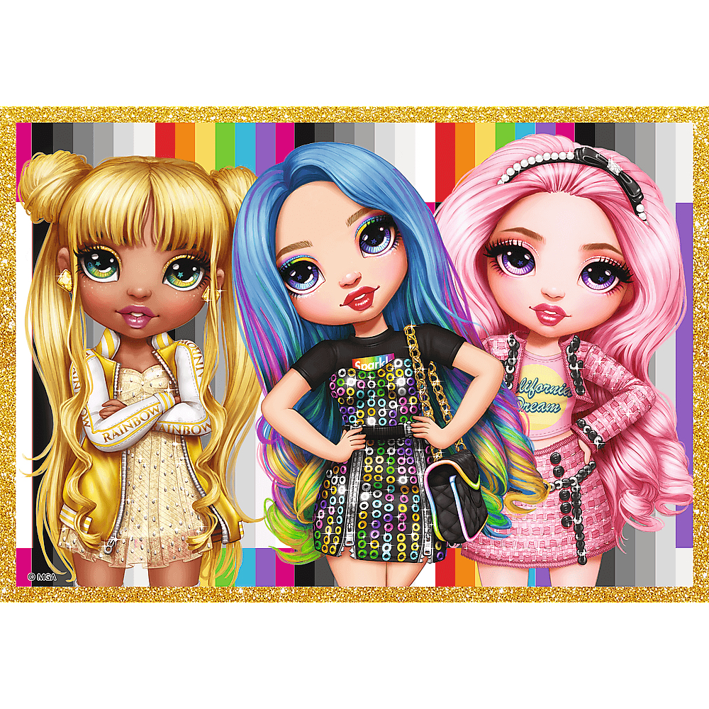 Trois poupées aux cheveux colorés devant un fond rayé.