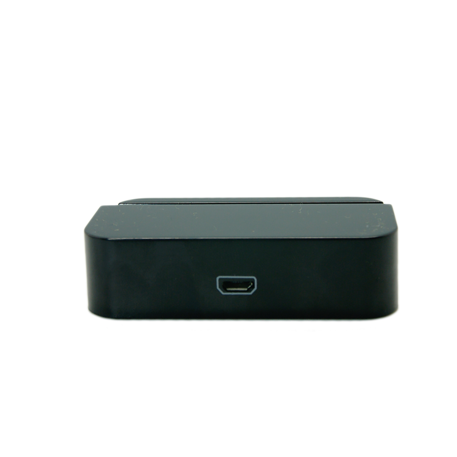 Un dispositivo rectangular negro con un solo puerto USB en su cara frontal.